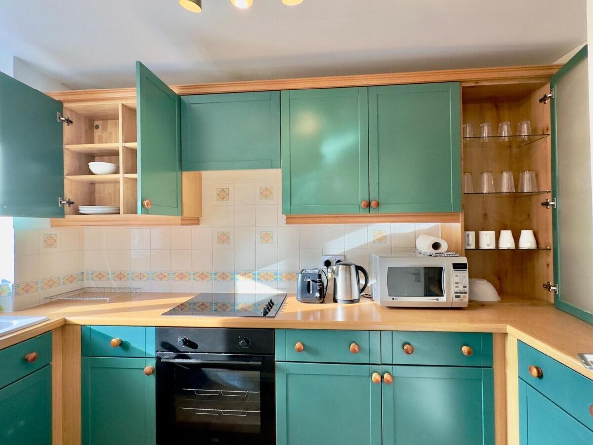 Cosy One Bedroom - Docklands Apartment
