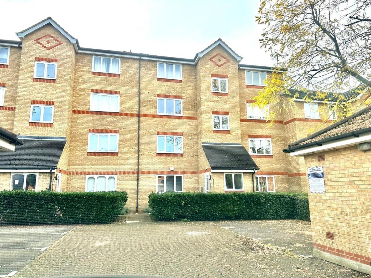 Cosy One Bedroom - Docklands Apartment