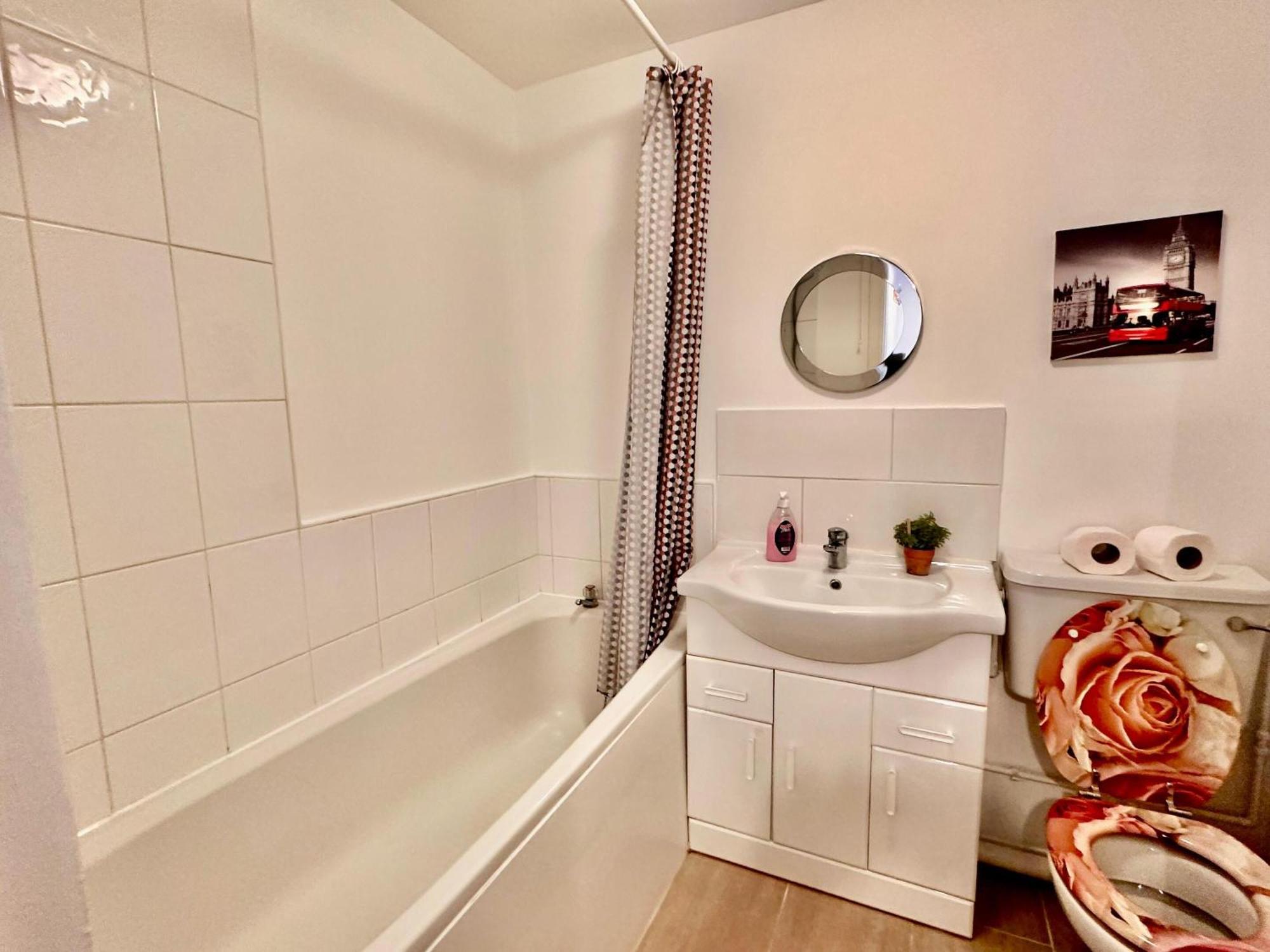 Cosy One Bedroom - Docklands Apartment London