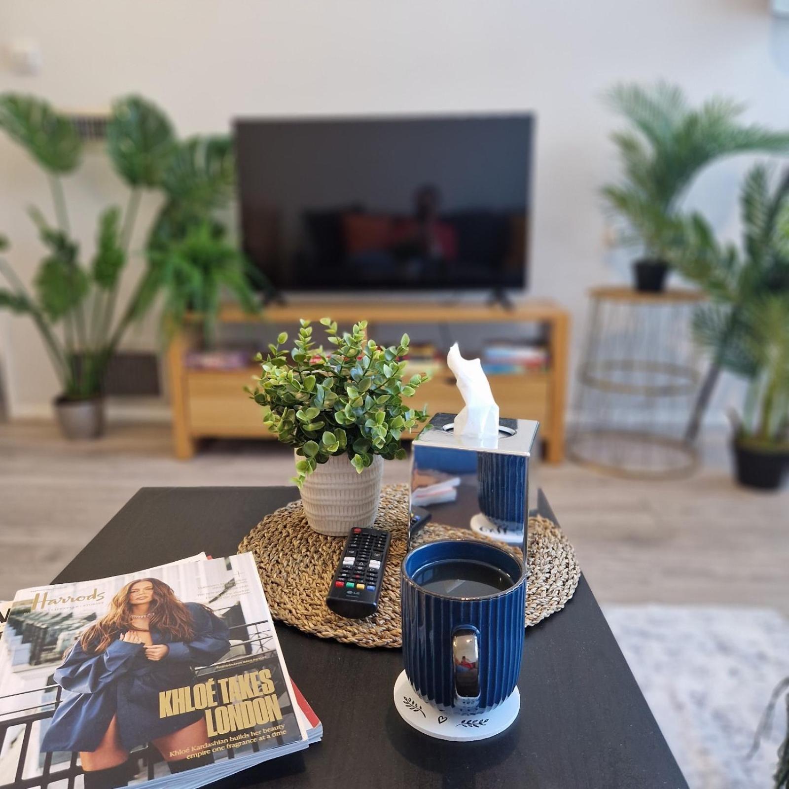 Apartamento Modern Spacious 1 Bed Flat Westfield Shepherds Bush Free Wifi Londres