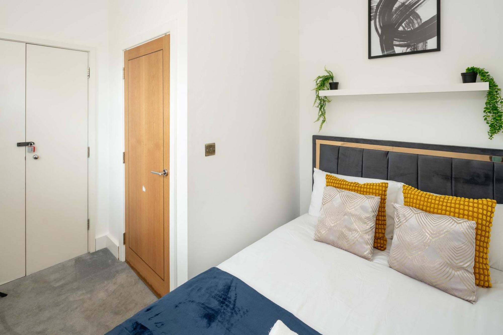 Gorgeous 3br 2bath House In O2 Greenwich With Parking *