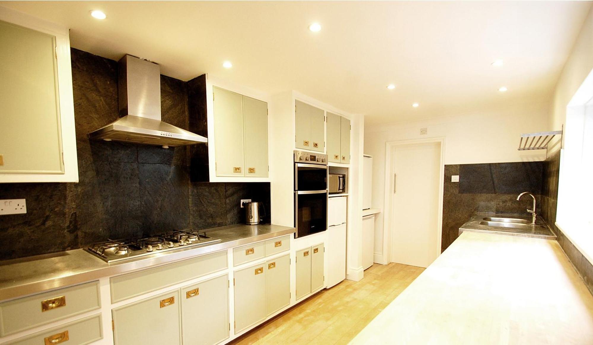 Cosy Earlsfield Pad With Garden *