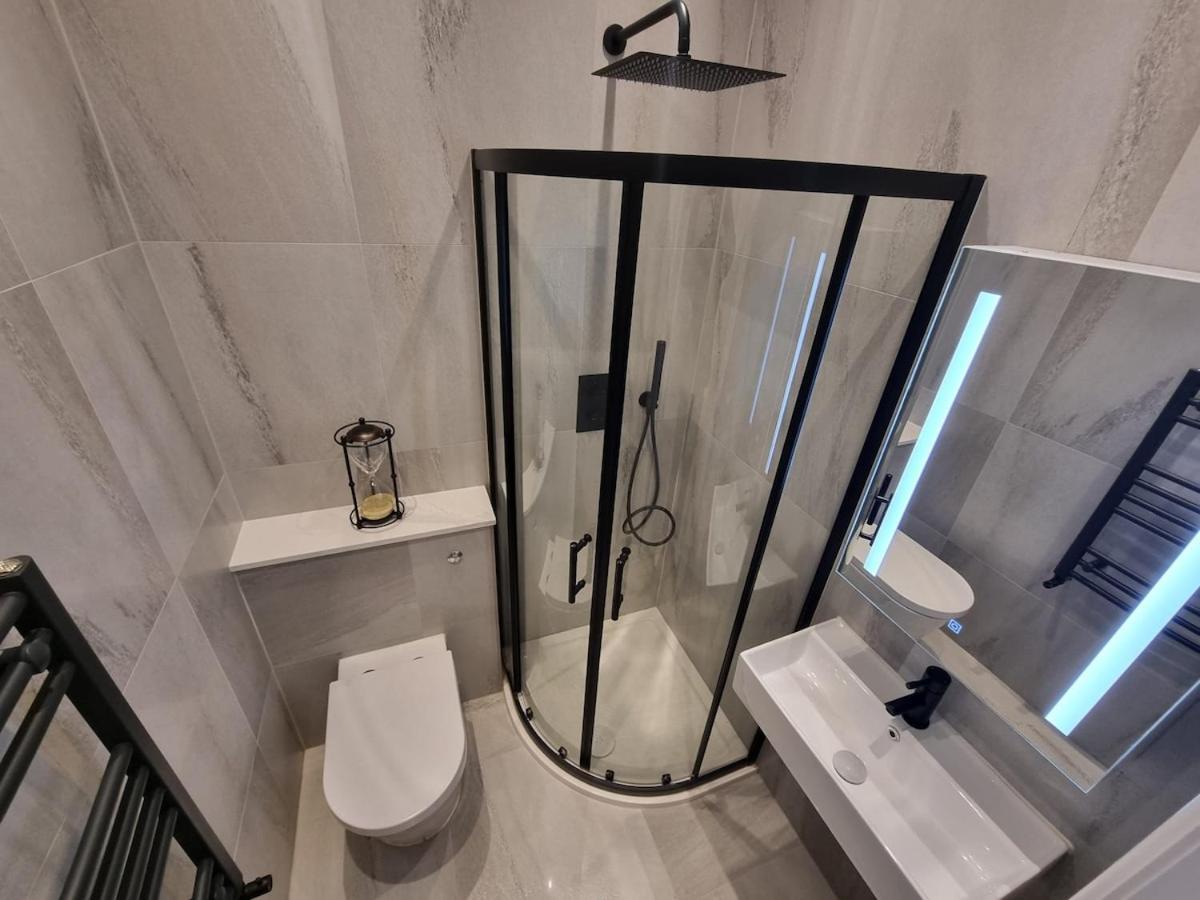 Apartamento Stunning 3-bedroom, 2-bathroom, Garden & Hot Tub, West Kensington Londres