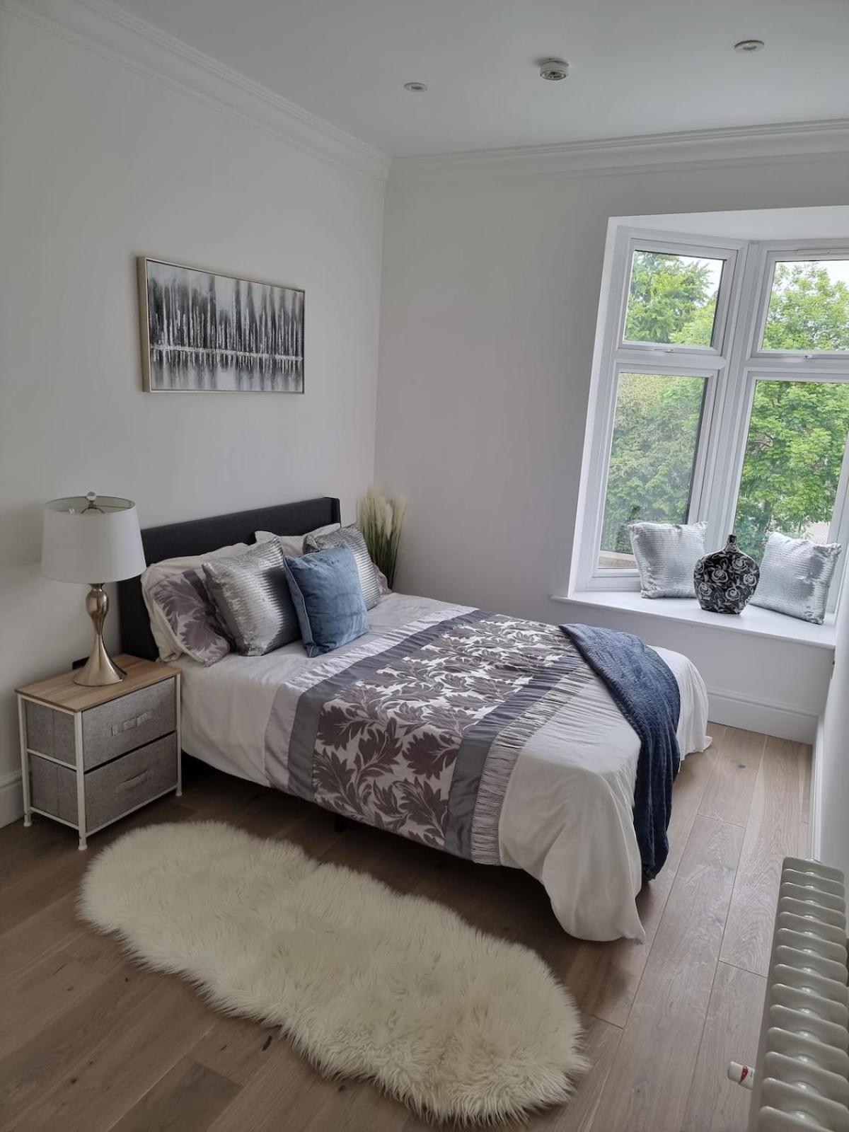 Stunning 3-bedroom, 2-bathroom, Garden & Hot Tub, West Kensington *