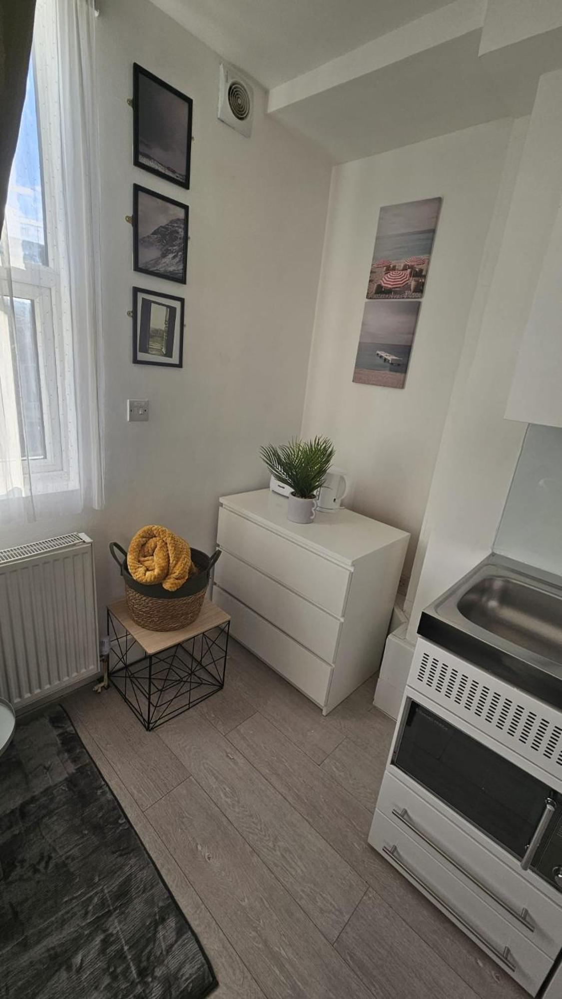 Bright Apt, Great Connection 2b Apartment London