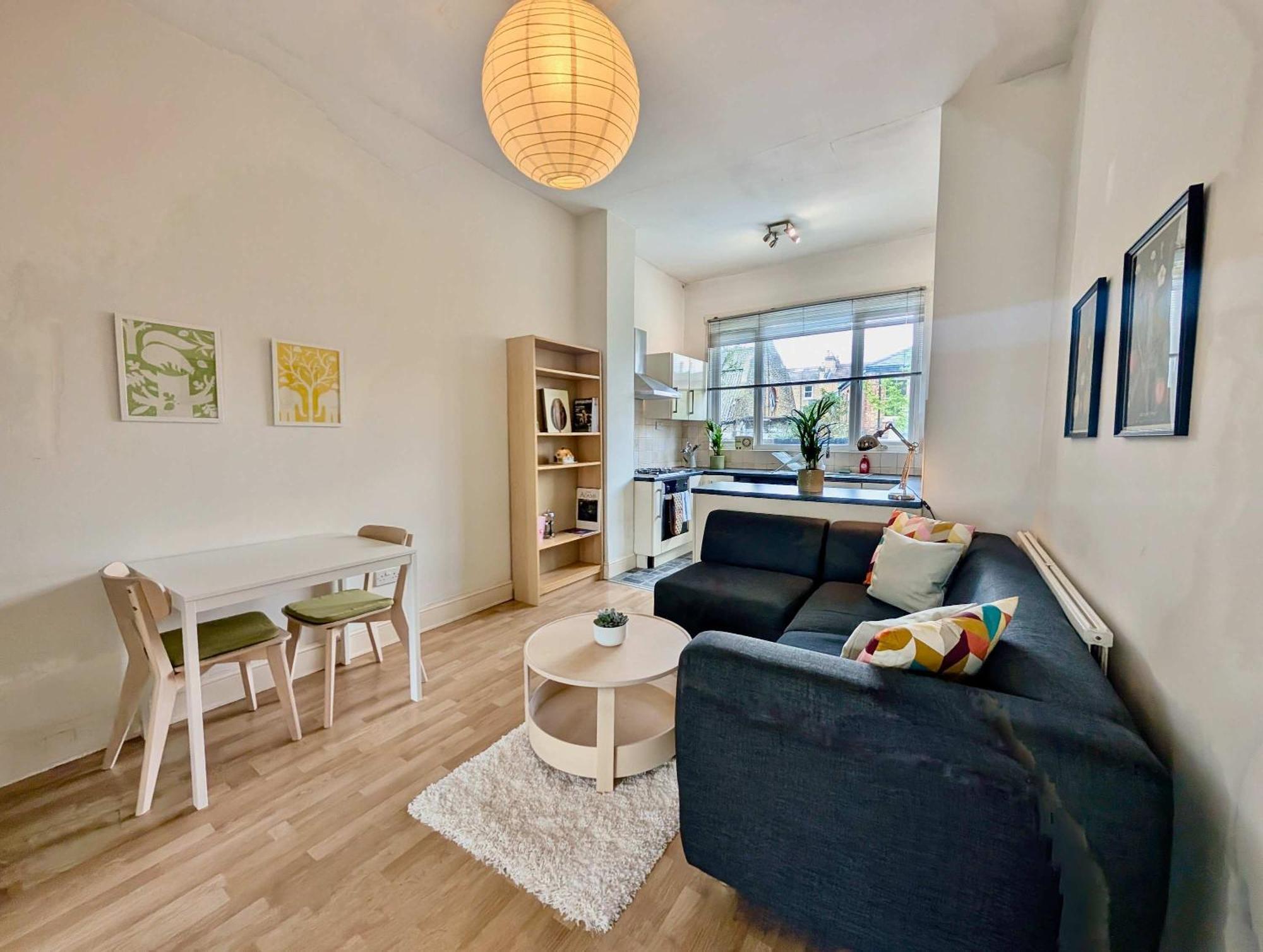 Chic & Modern Flat In Apartment *