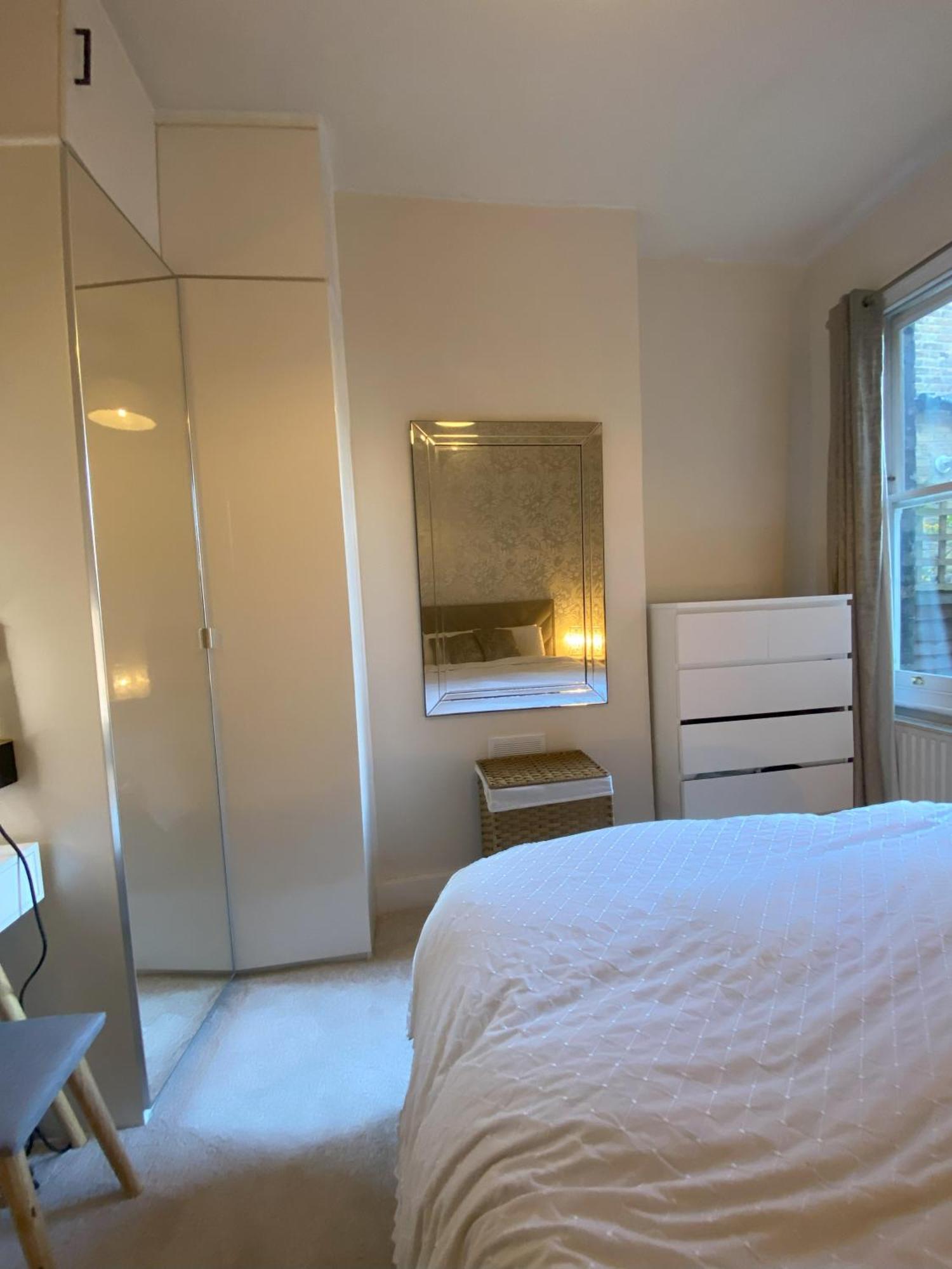 Cosy Earlsfield Pad With Garden *