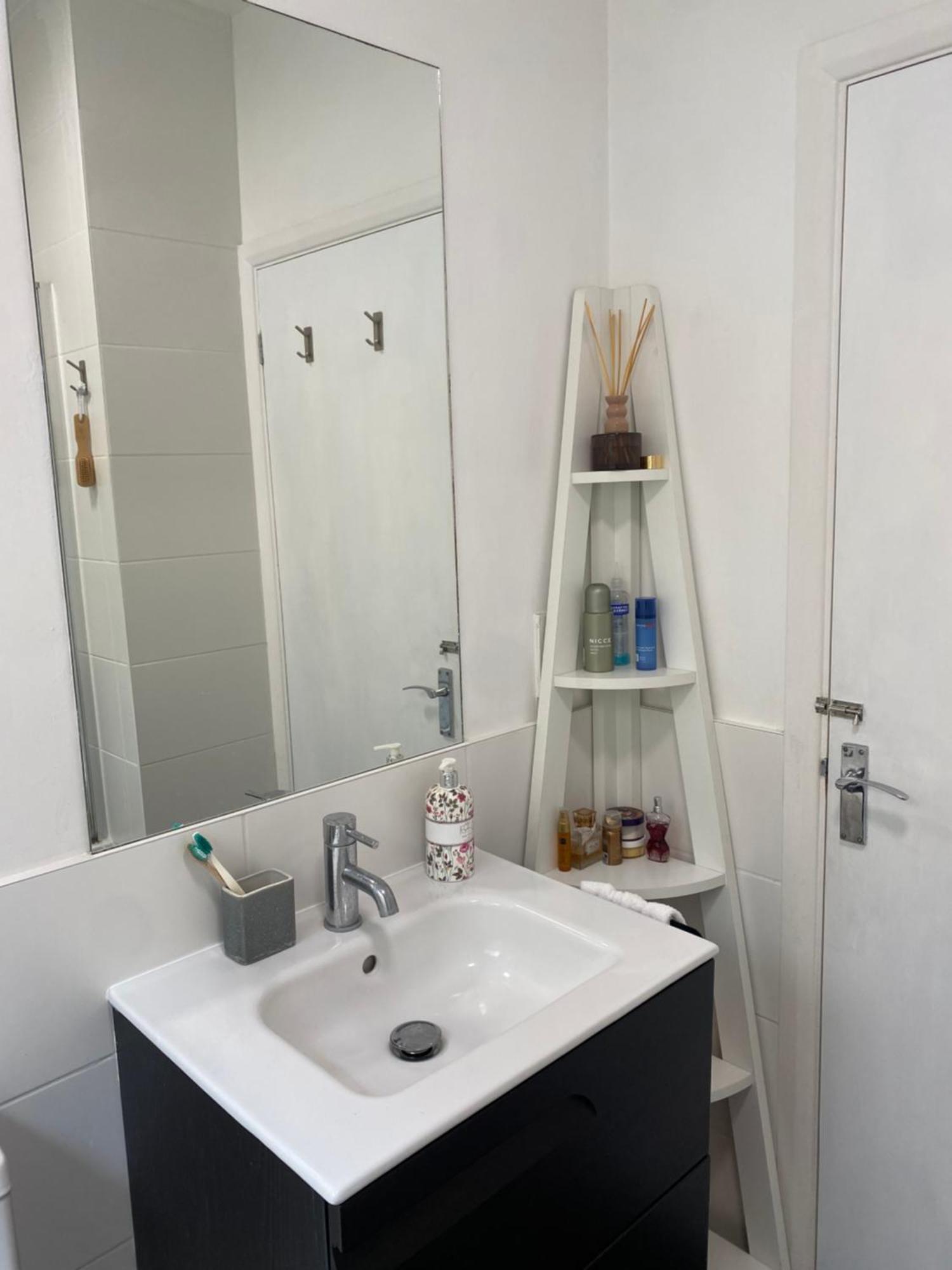 Cosy Earlsfield Pad With Garden *