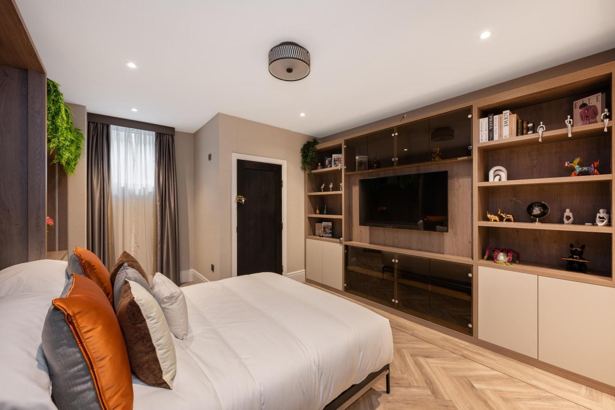 Charles Of Mayfair * London