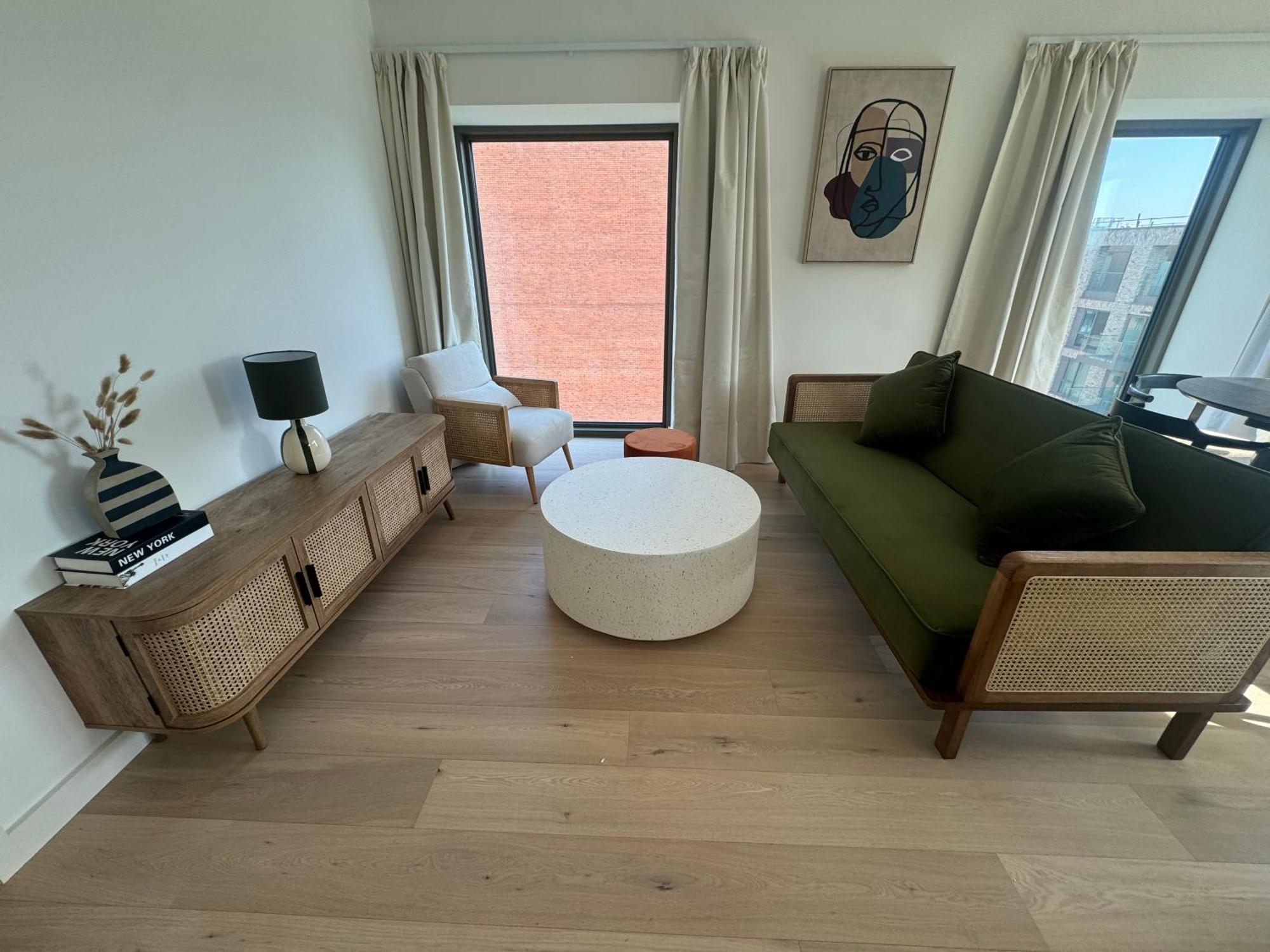 Waterside Near O2 Royal Dock With Parking And Ac London