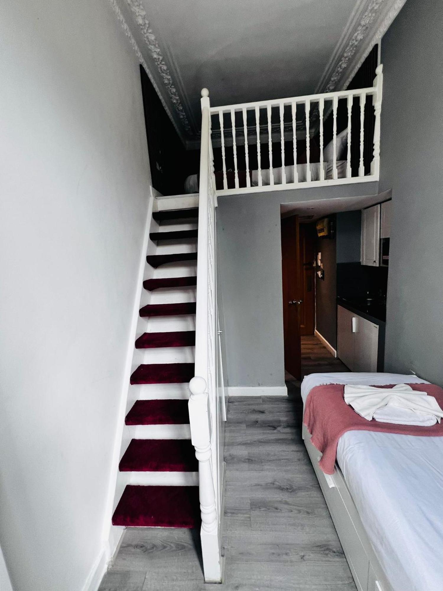 Inverness Terrace Bed & Breakfast London