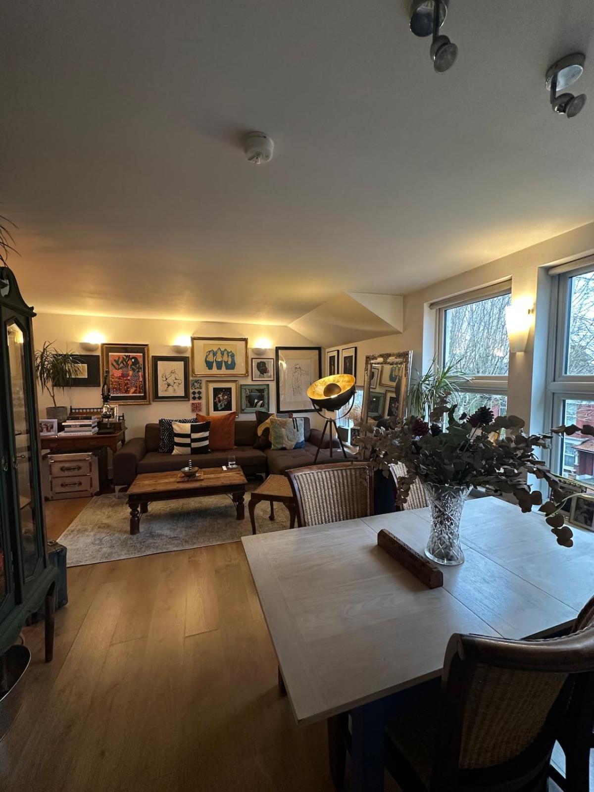 Clapham South - Large 1 Bed Penthouse London