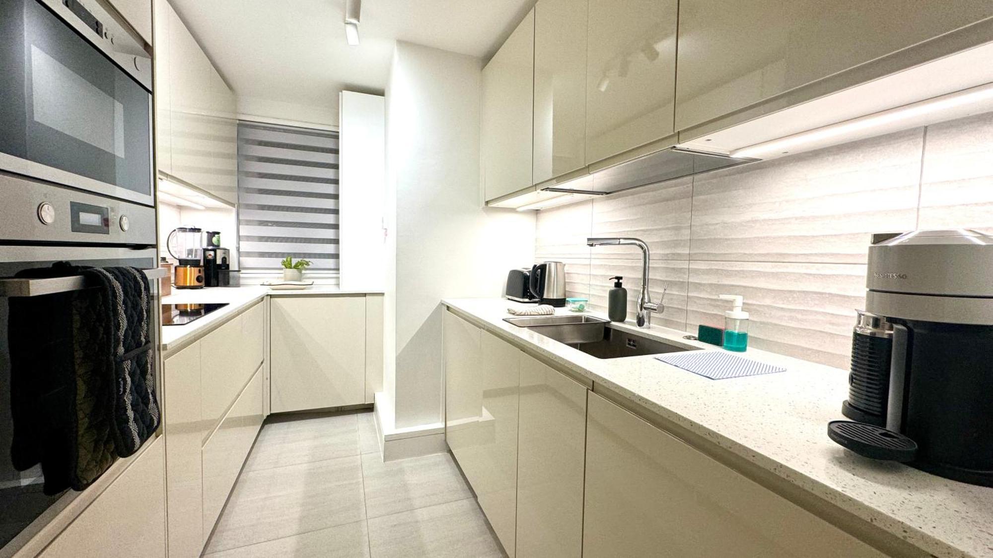 2 Bedroom In South Kensington By Wild Apartment *
