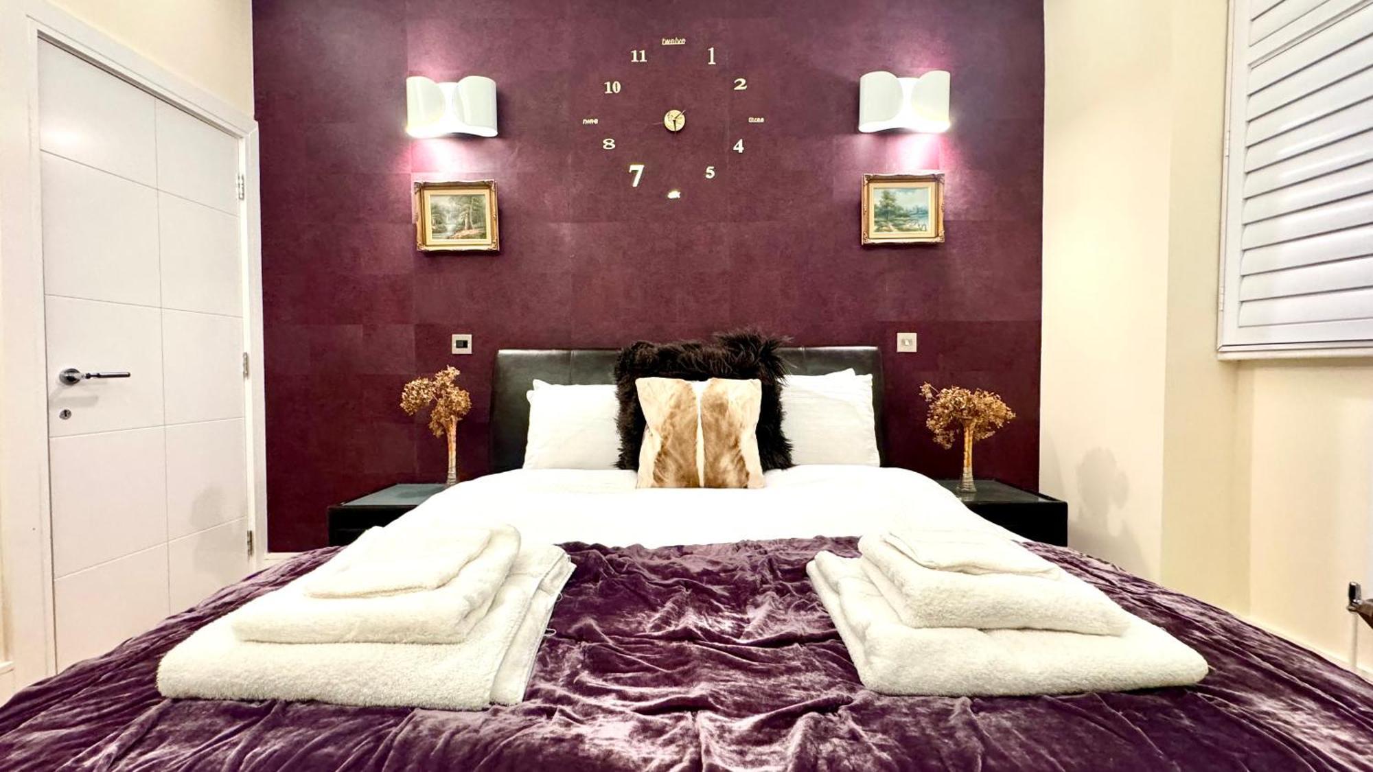 2 Bedroom In South Kensington By Wild *