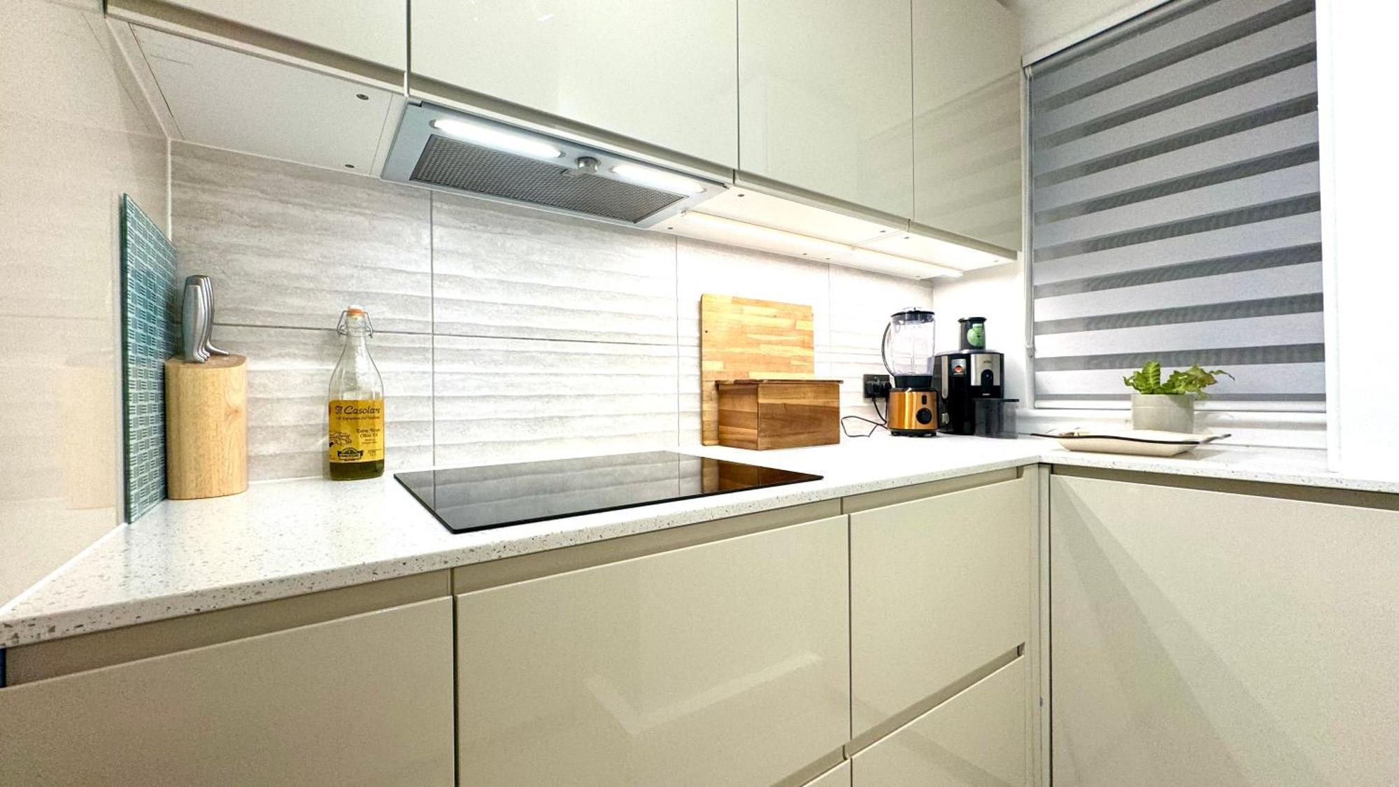 2 Bedroom In South Kensington By Wild Apartment