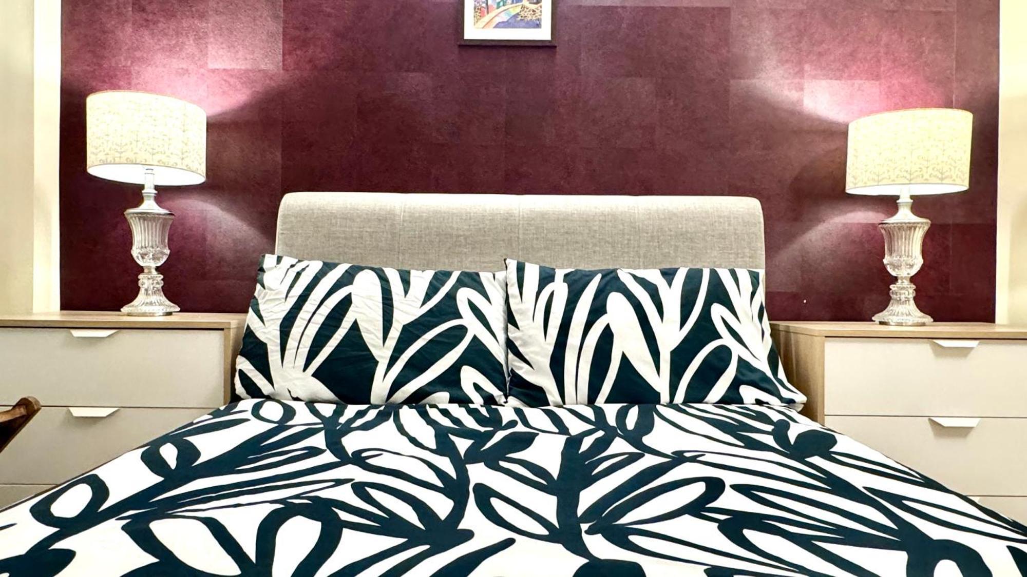 2 Bedroom In South Kensington By Wild Apartment *