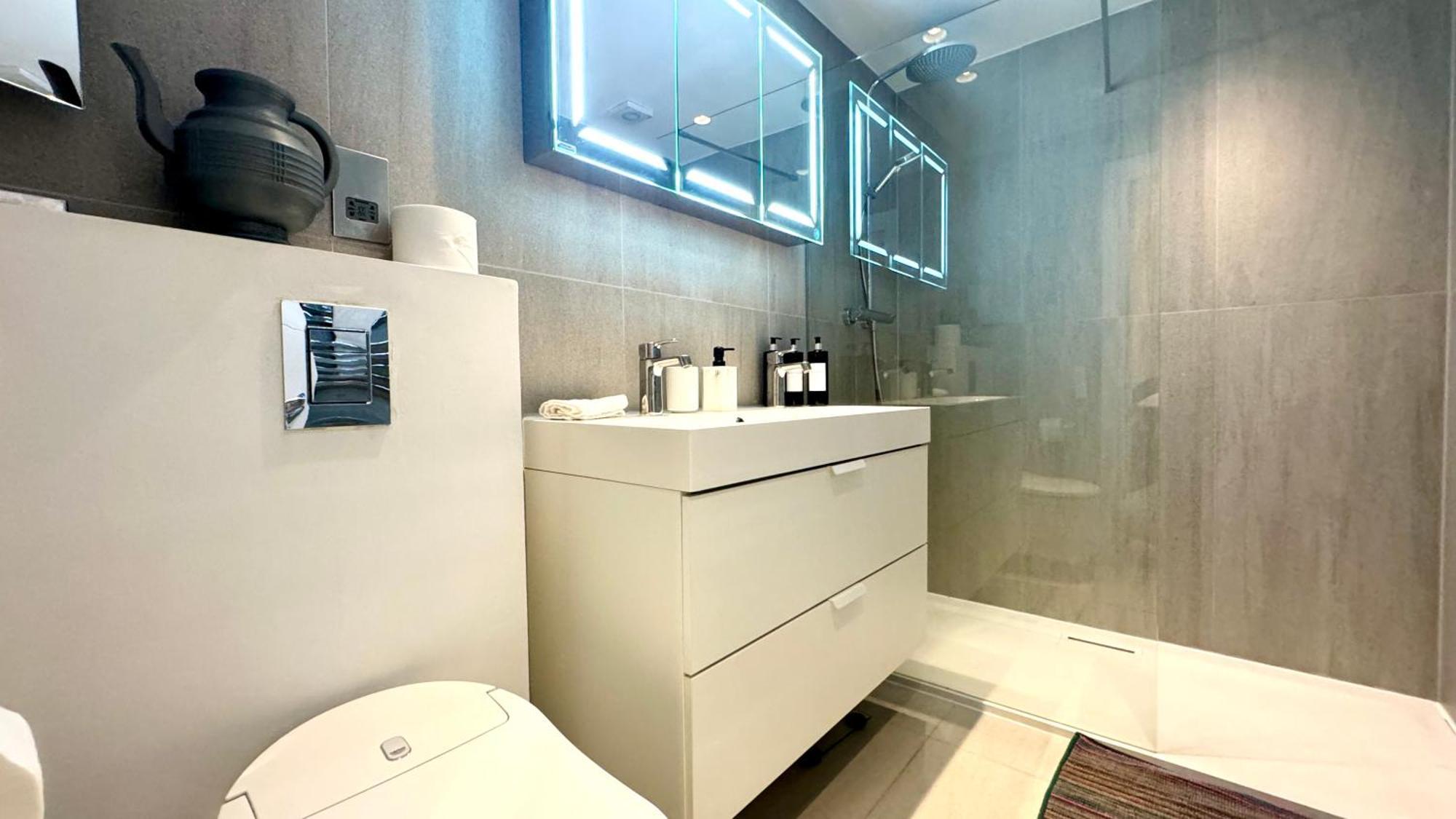 2 Bedroom In South Kensington By Wild Apartment