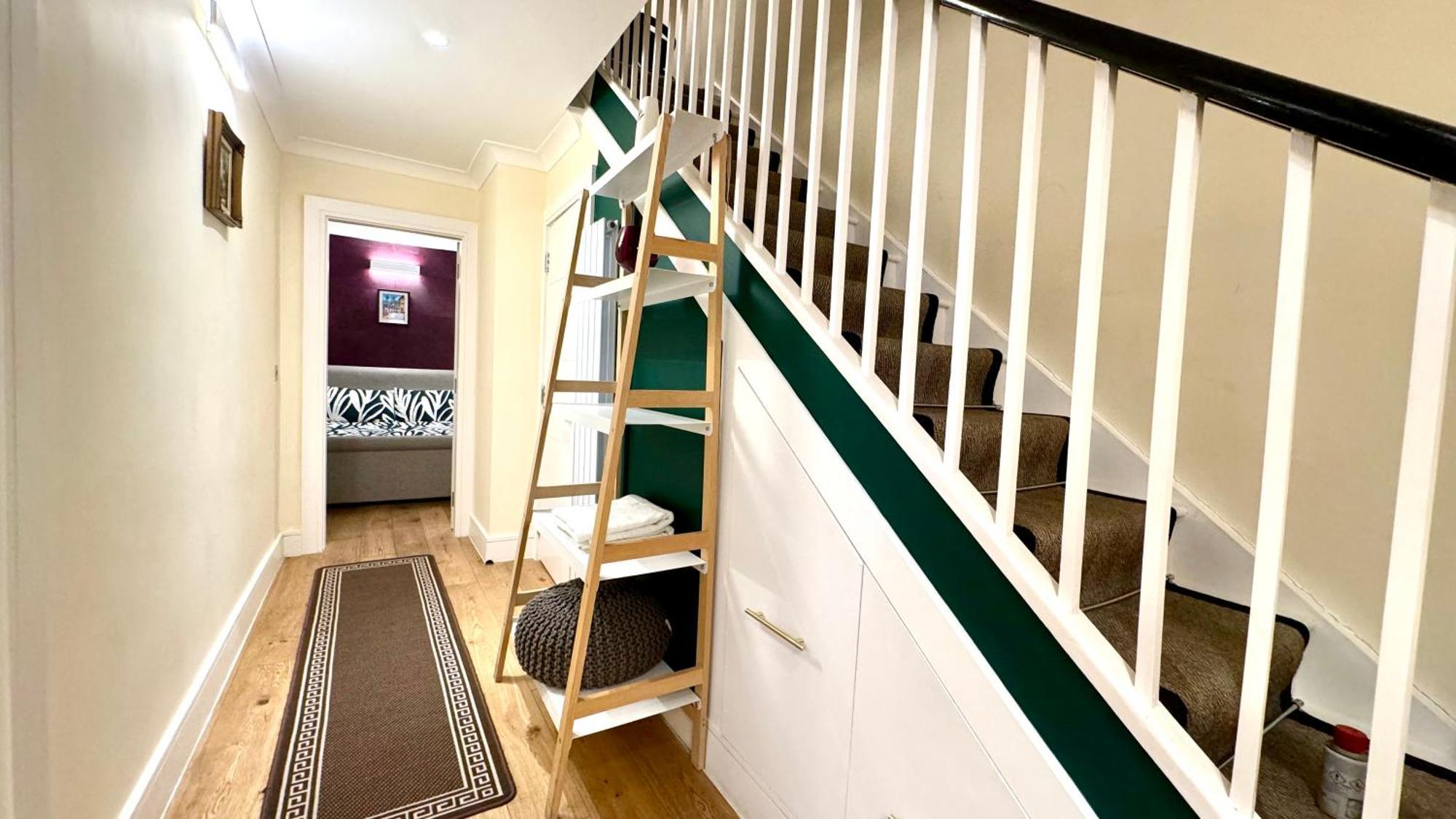 Apartment 2 Bedroom In South Kensington By Wild