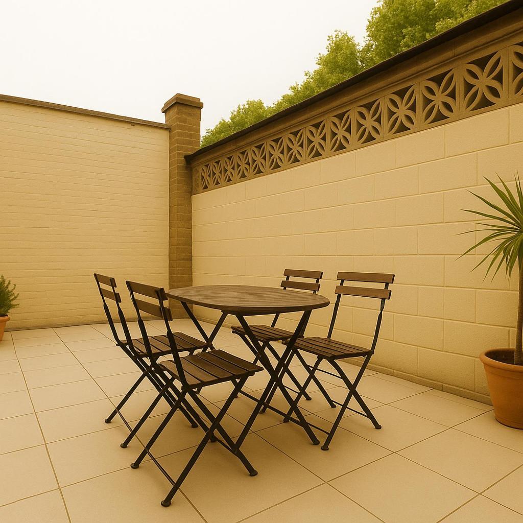 Elegant Urban Retreat Near Chelsea & Queenstown Road Station *