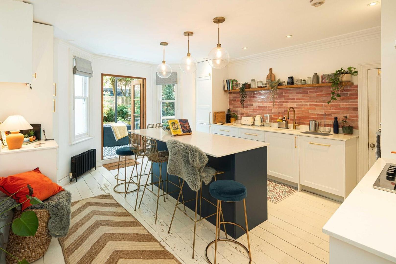 Stylish 2bd Garden Retreat: Bright & Elegant London