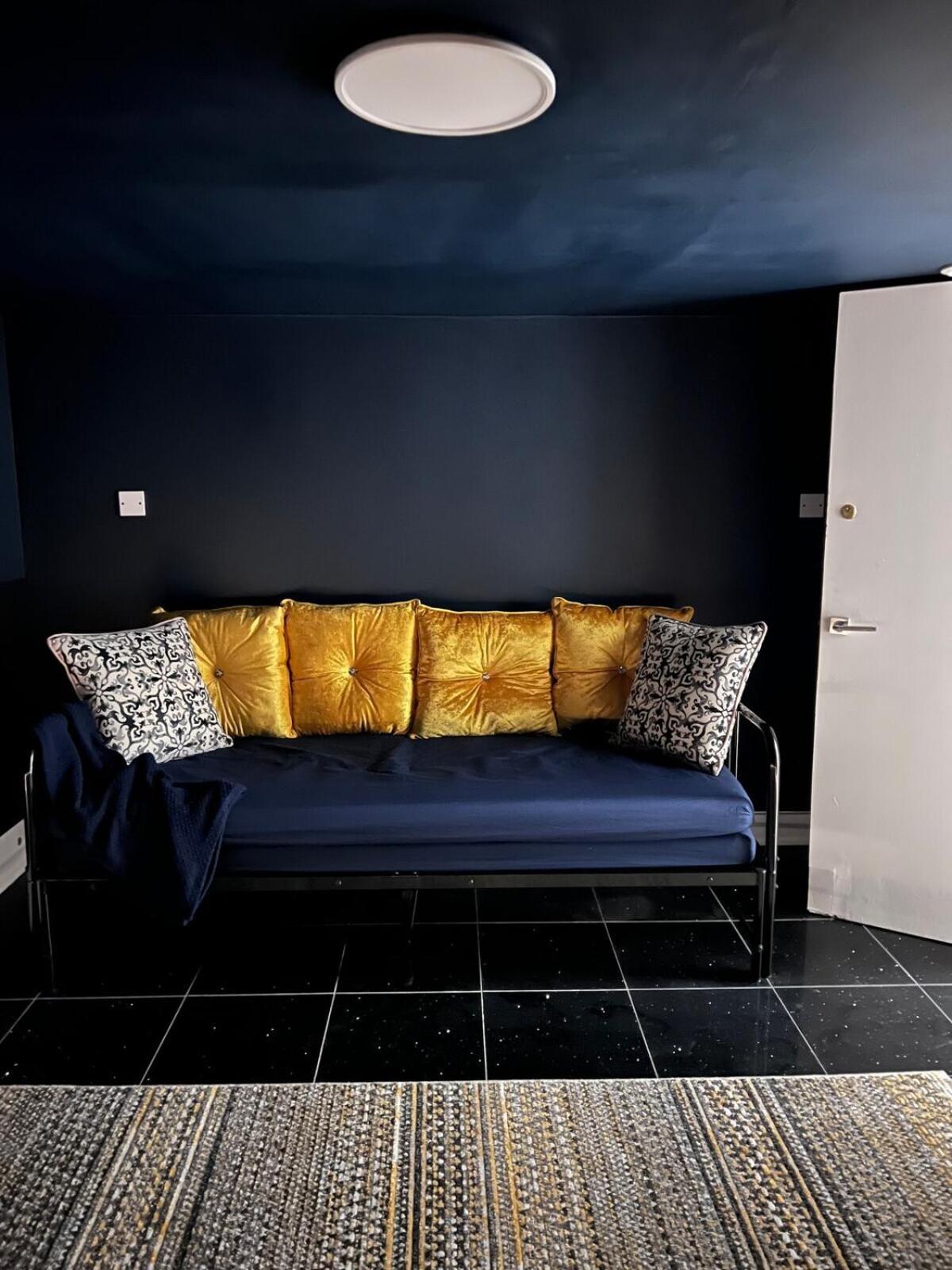 Guest house Zozy Happy Land London