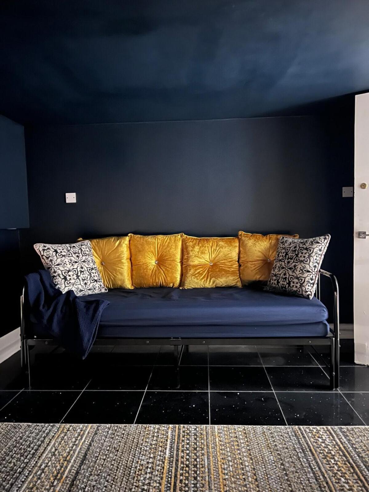 Guest house Zozy Happy Land London