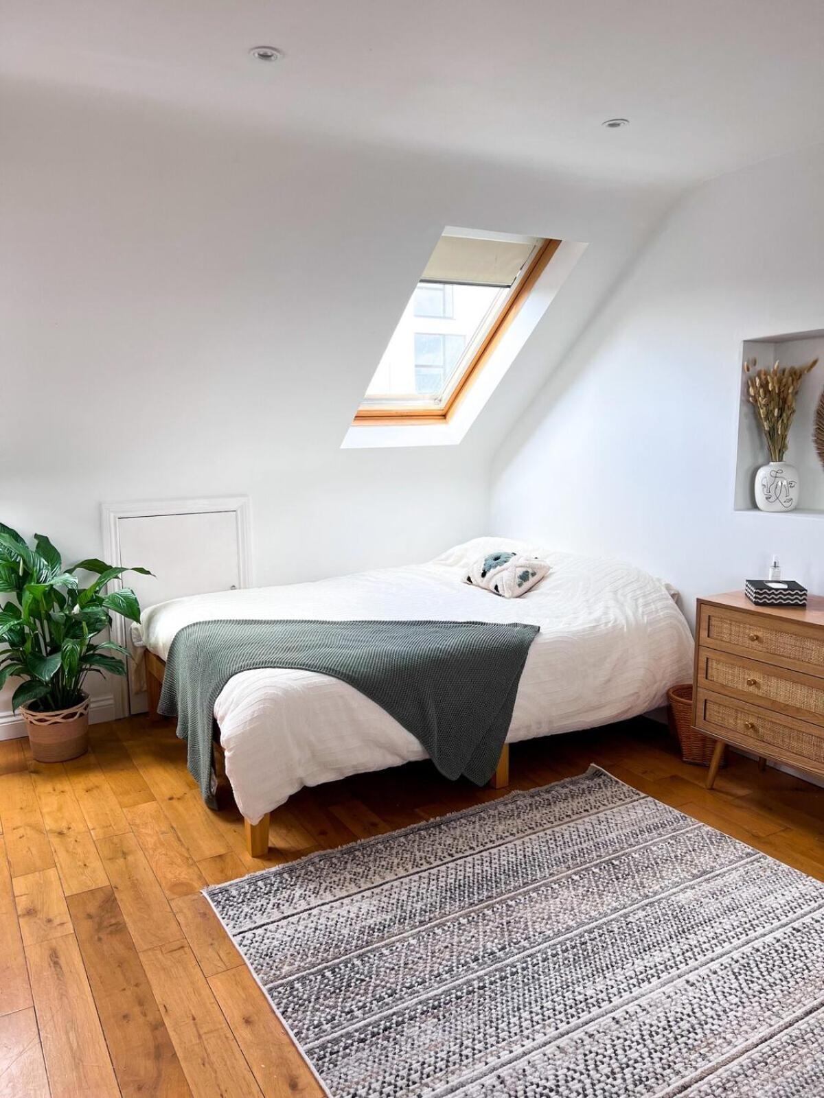 Zozy Happy Land Guest house London