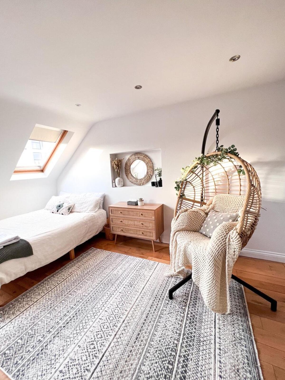 Zozy Happy Land Guest house London