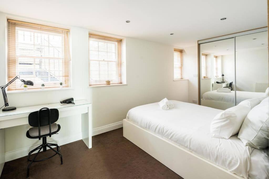 Elegant 2bd Duplex With Outdoor Patio/glass Canopy Apartamento