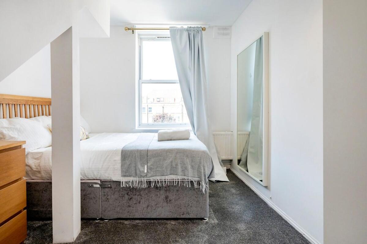 Spacious - 3 Bedroom * London