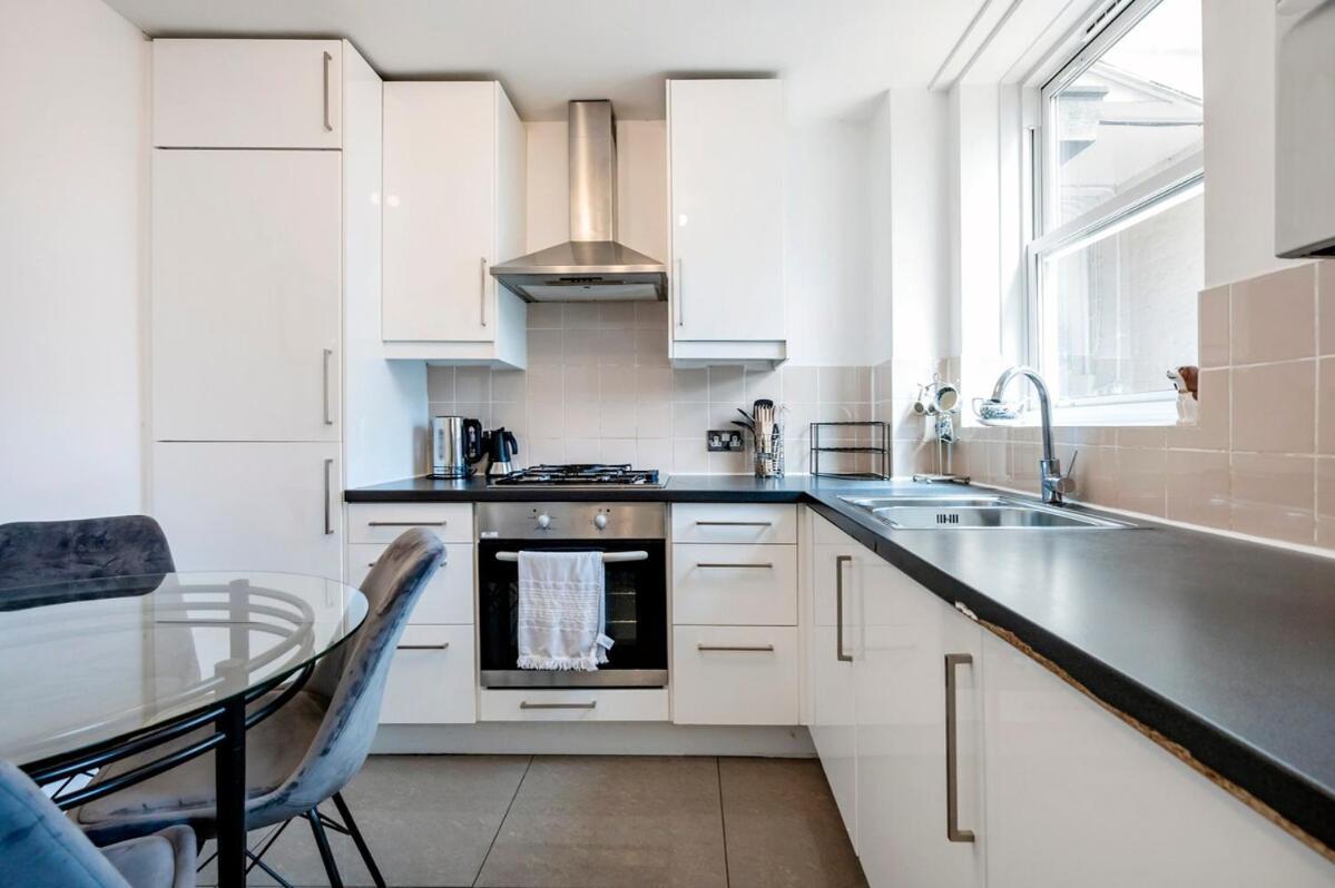 Apartment Spacious - 3 Bedroom London
