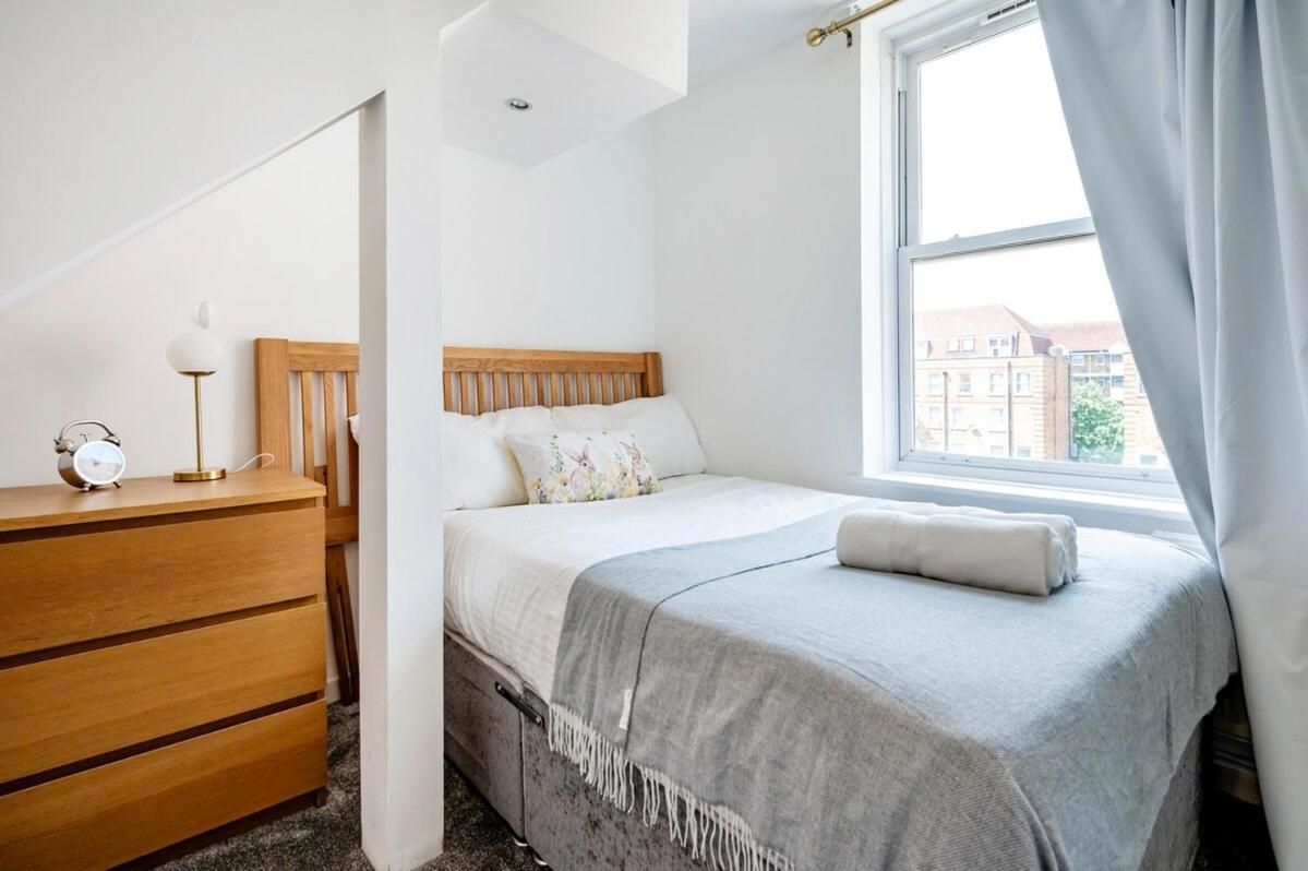 Spacious - 3 Bedroom * London