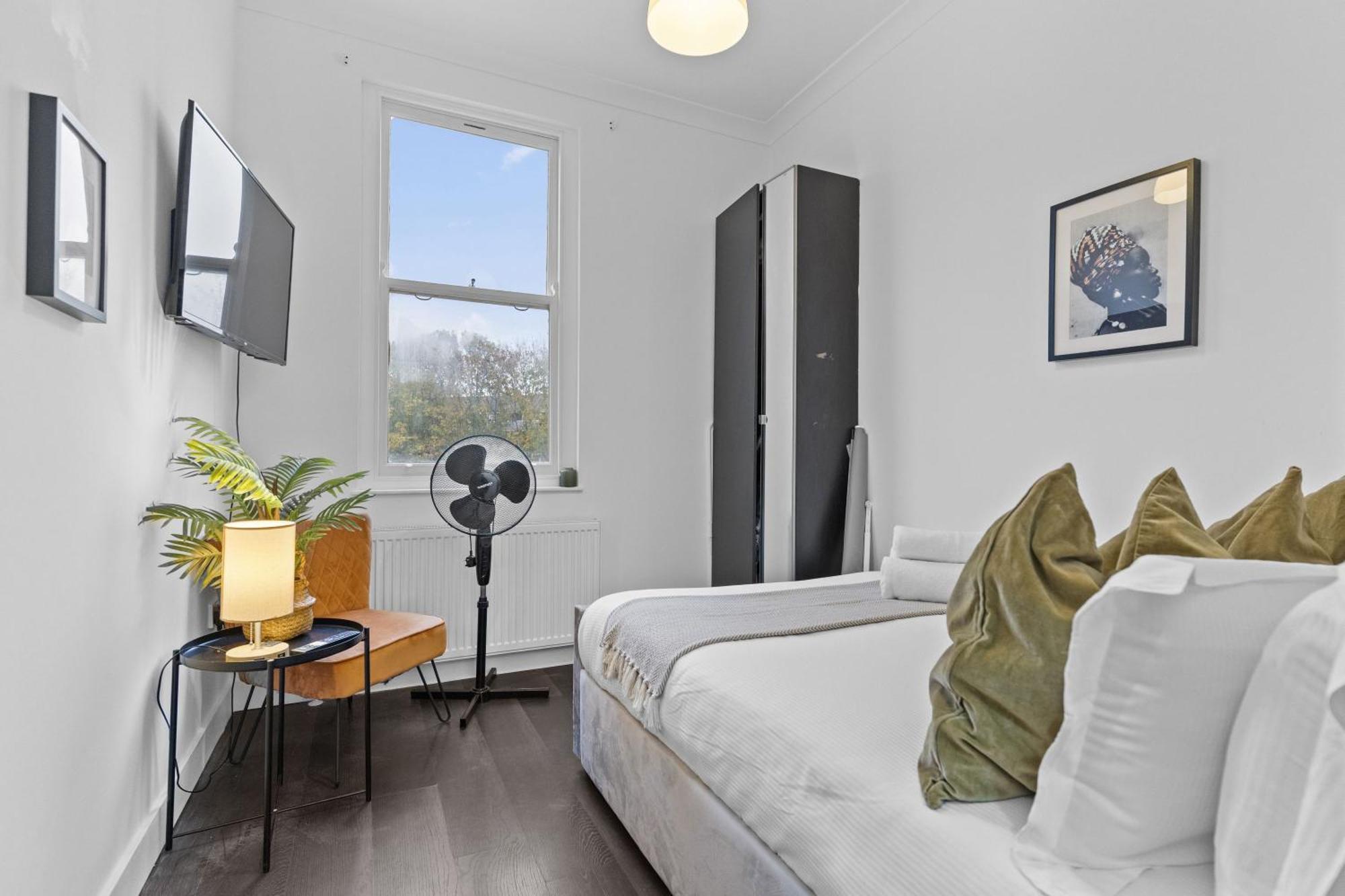 Affordable 2bed And 3bed In E14 Apartment *