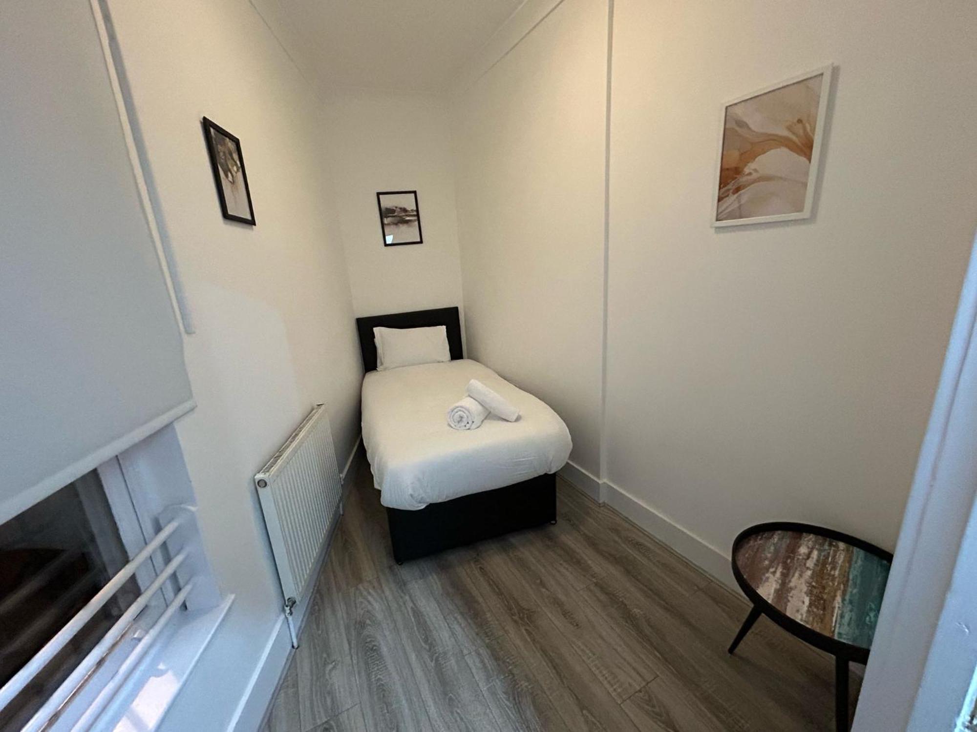 Affordable 2bed And 3bed In E14 *