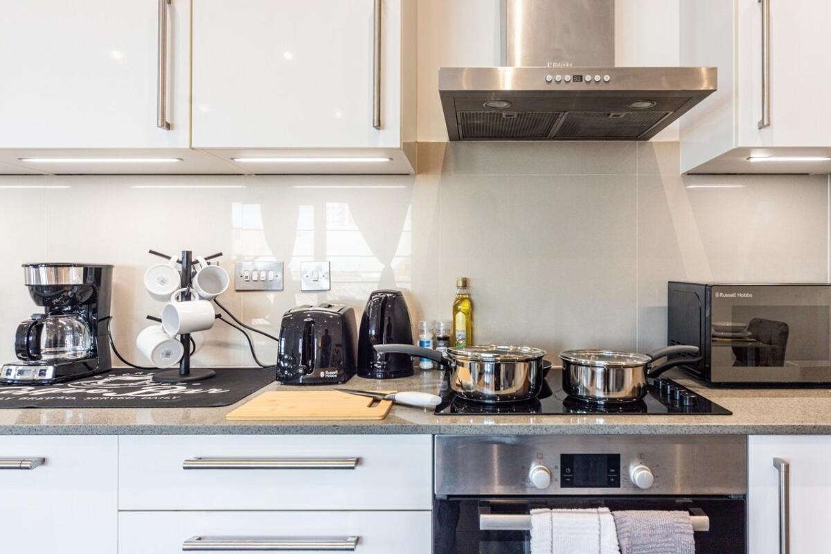 2 Bed Oasis Flat-o2-excel-canary Wharf- Shops- Trains -free Parking,wifi 500mb & Flex Check In * London