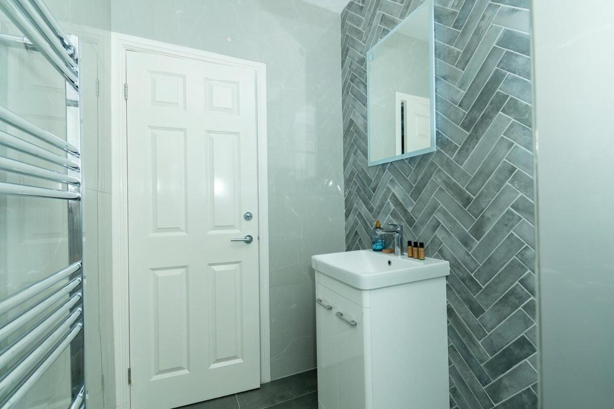 Tranquil 1bd In Action Apartment *