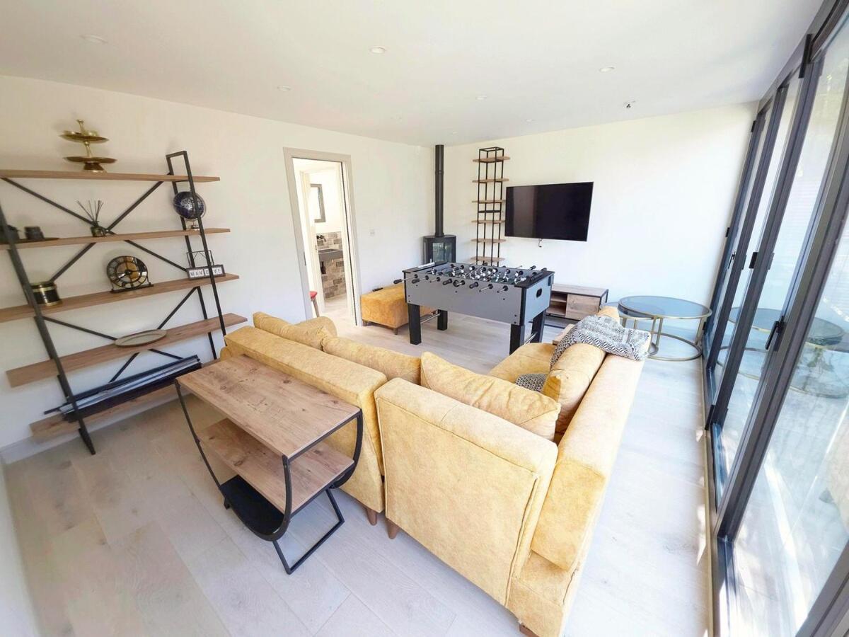 Chic 2 Bedroom Modern Cave House Ferienhaus *