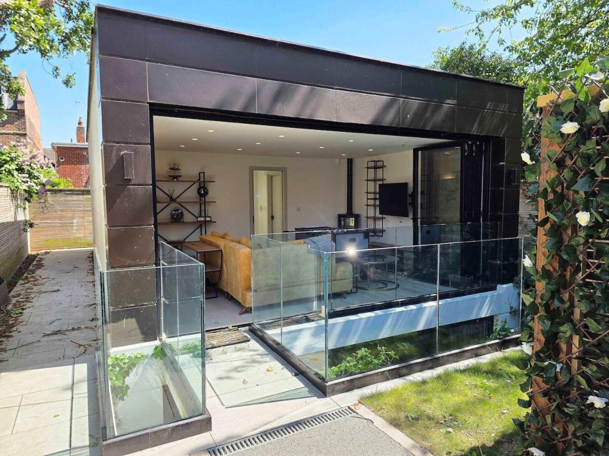Chic 2 Bedroom Modern Cave House *