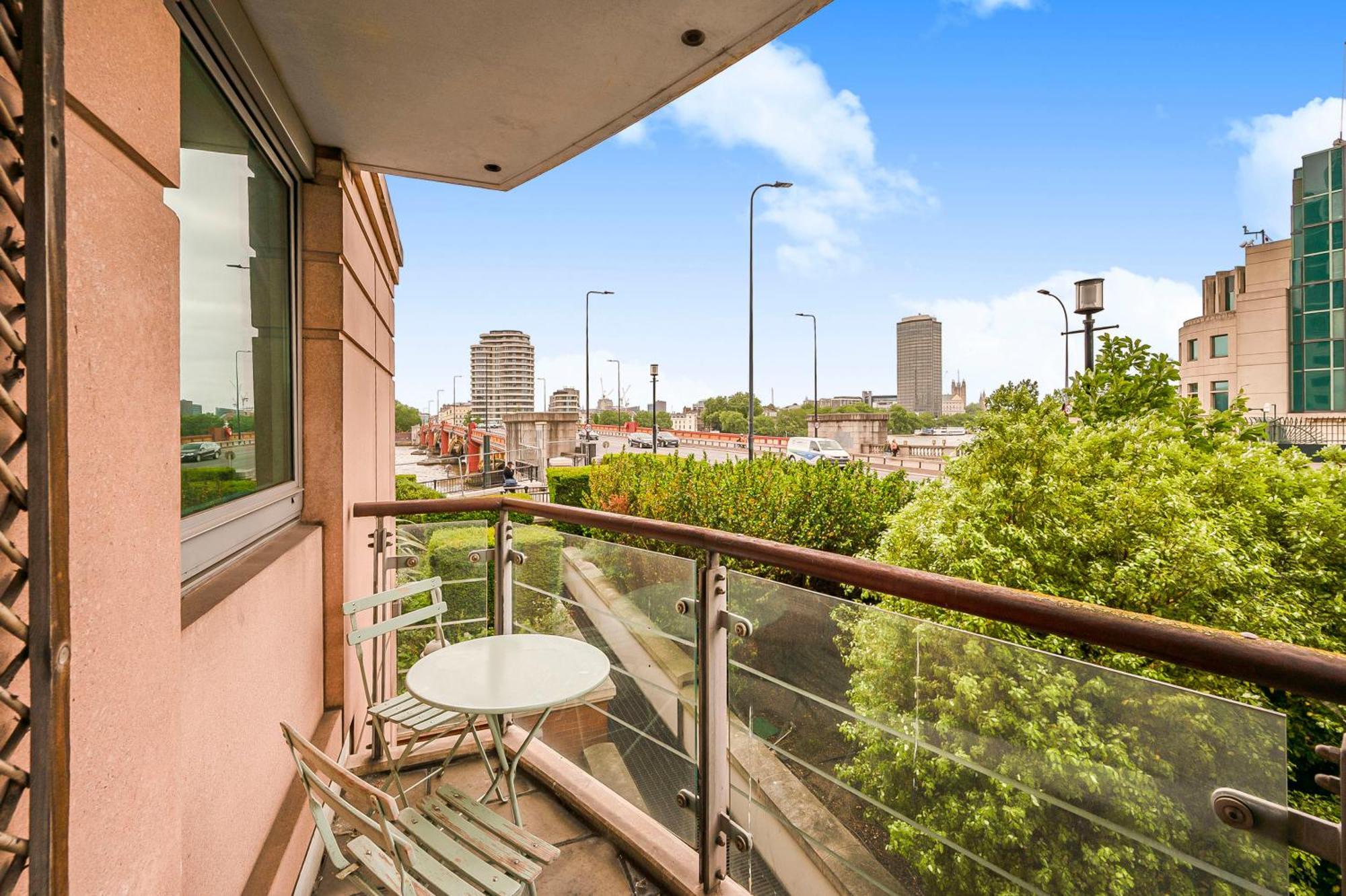 Riverside Balcony Apartments, 10 Minutes From Oxford Circus *