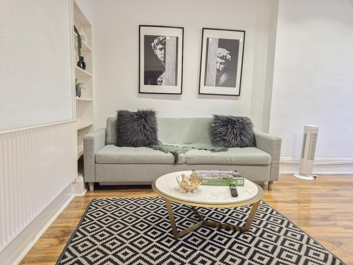 Stylish 2-bedroom Near Abbey Road, Maida Vale Apartment