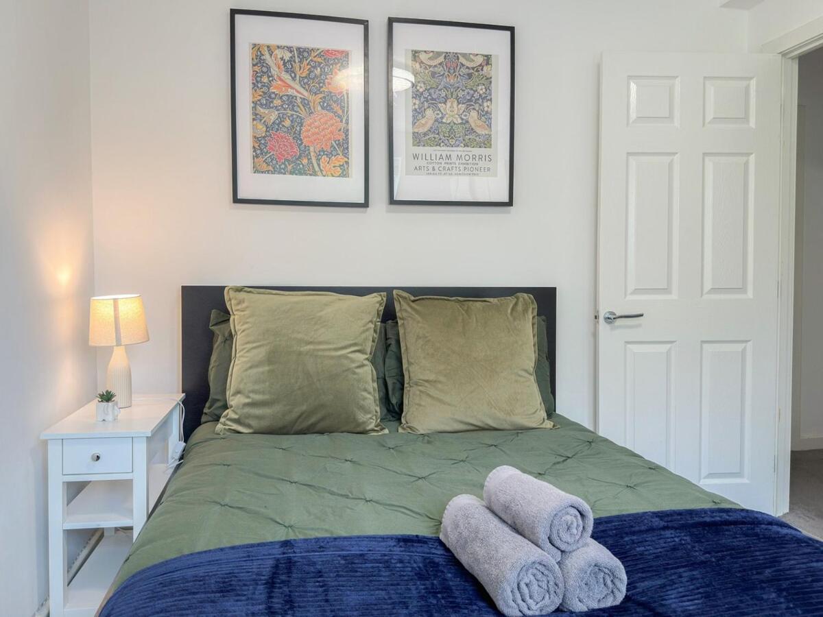 Cozy 2-bedroom Flat With Private Balcony Near Islington Station, Canonbury Apartment