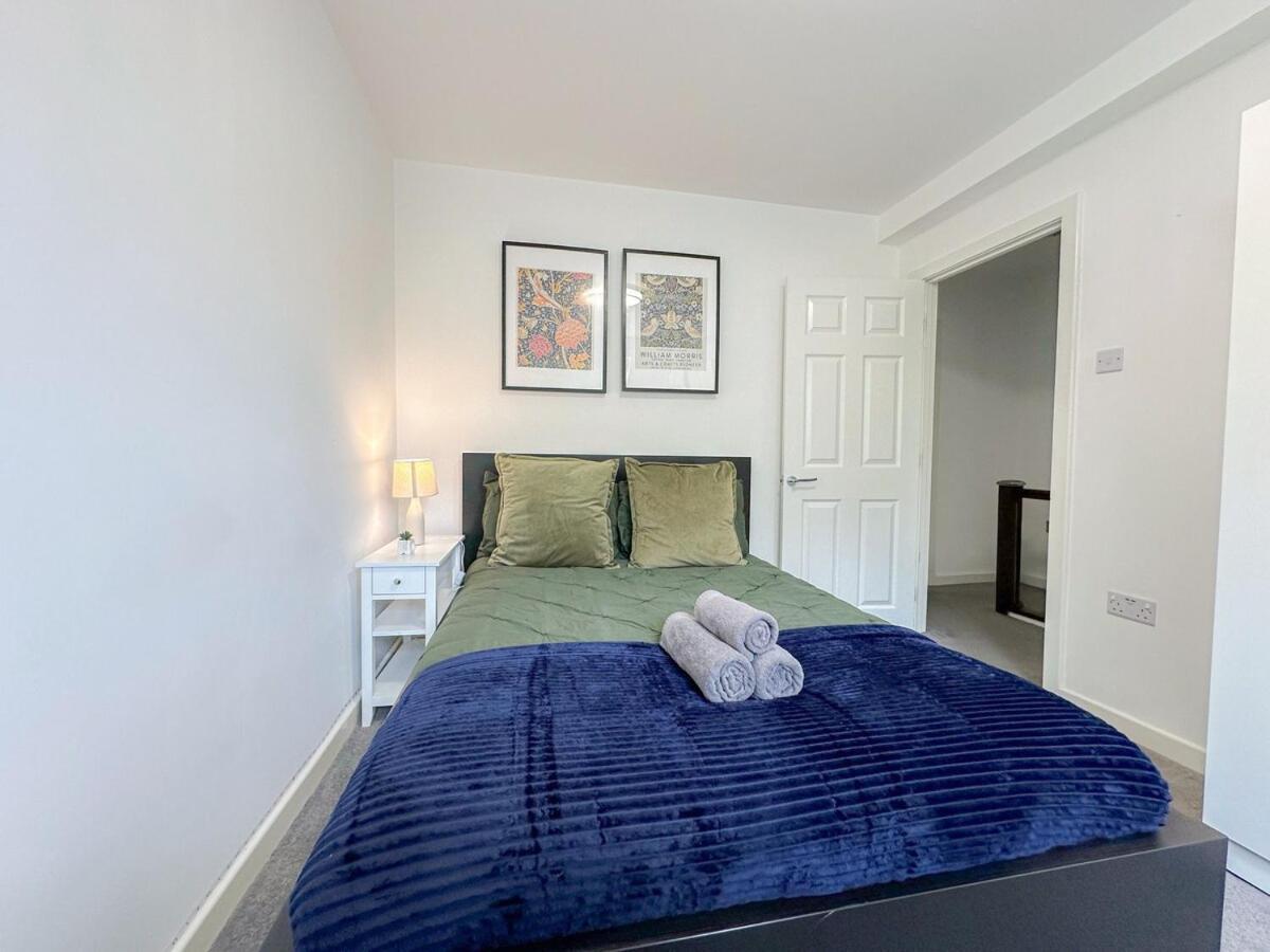 Cozy 2-bedroom Flat With Private Balcony Near Islington Station, Canonbury Apartment
