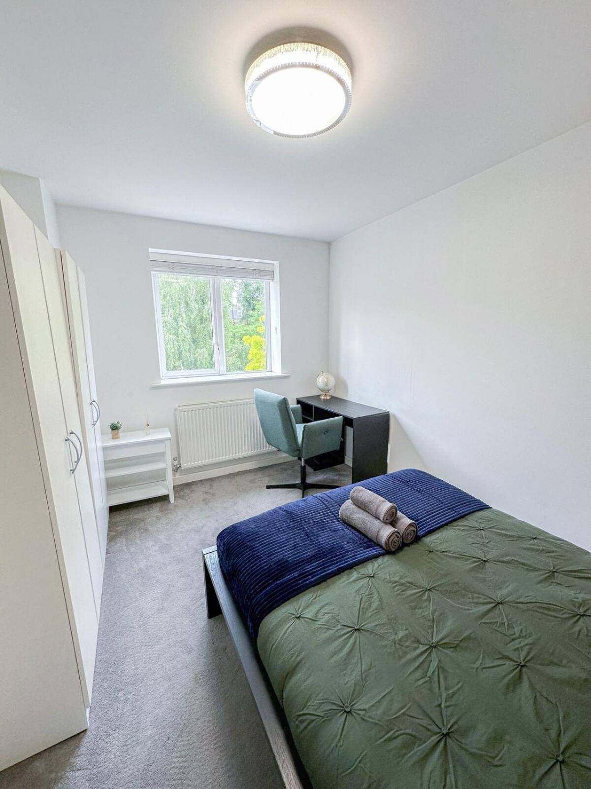 Cozy 2-bedroom Flat With Private Balcony Near Islington Station, Canonbury Apartment