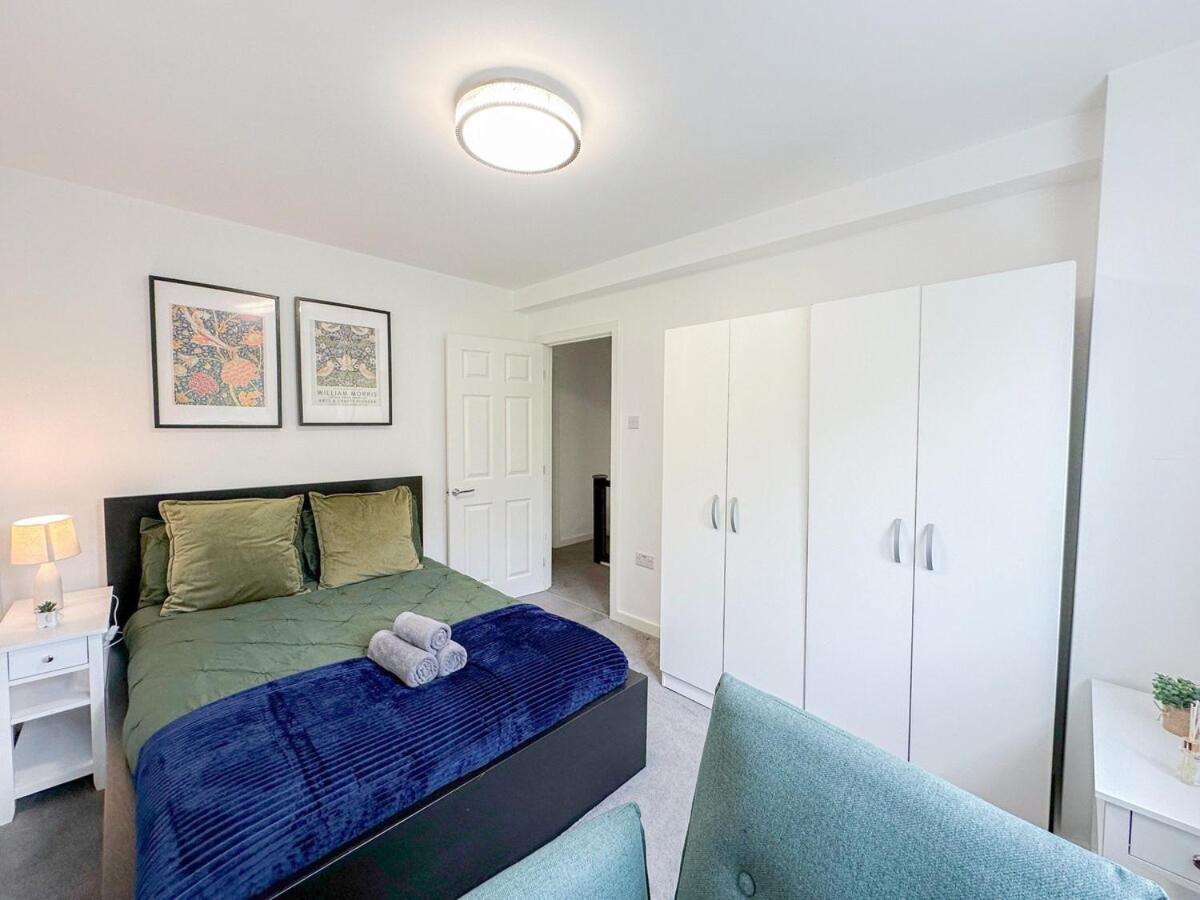 Apartment Cozy 2-bedroom Flat With Private Balcony Near Islington Station, Canonbury *