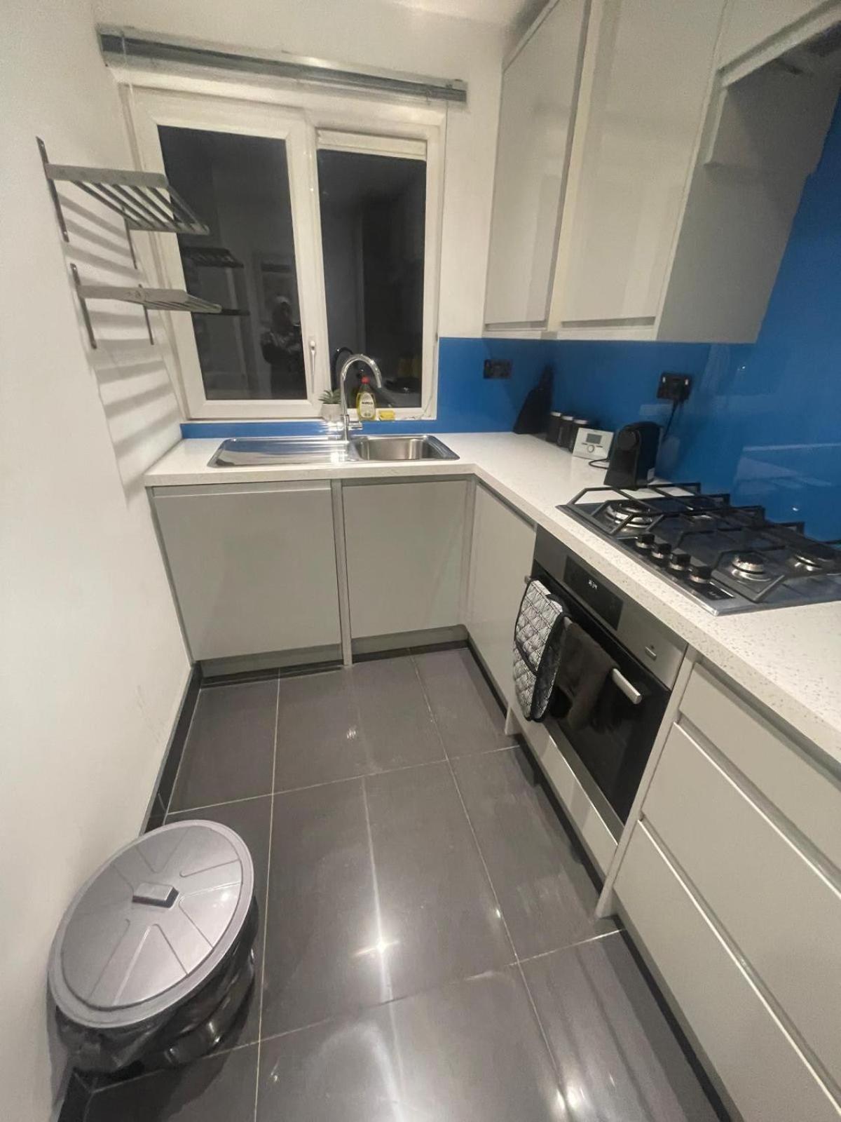 Cozy 2-bedroom Flat With Private Balcony Near Islington Station, Canonbury Apartment