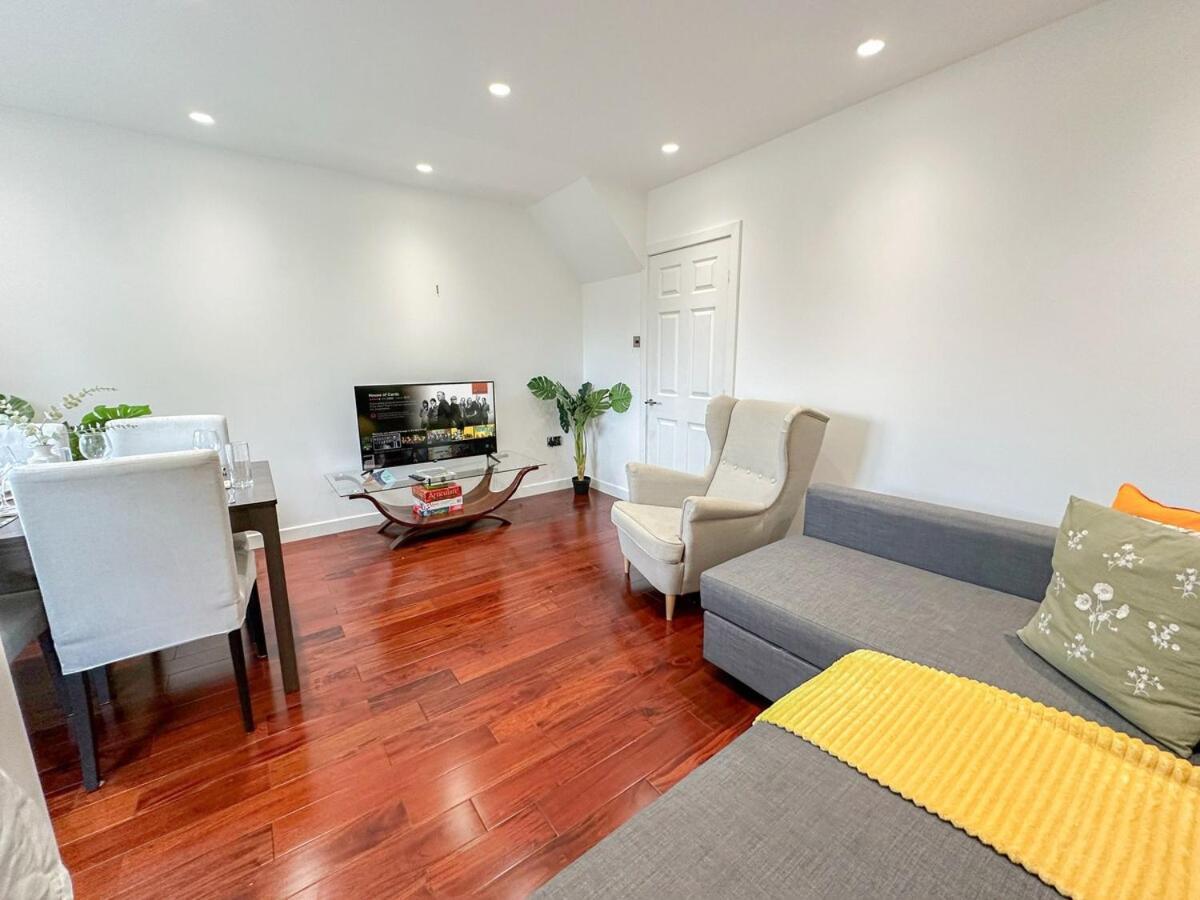 Cozy 2-bedroom Flat With Private Balcony Near Islington Station, Canonbury * London
