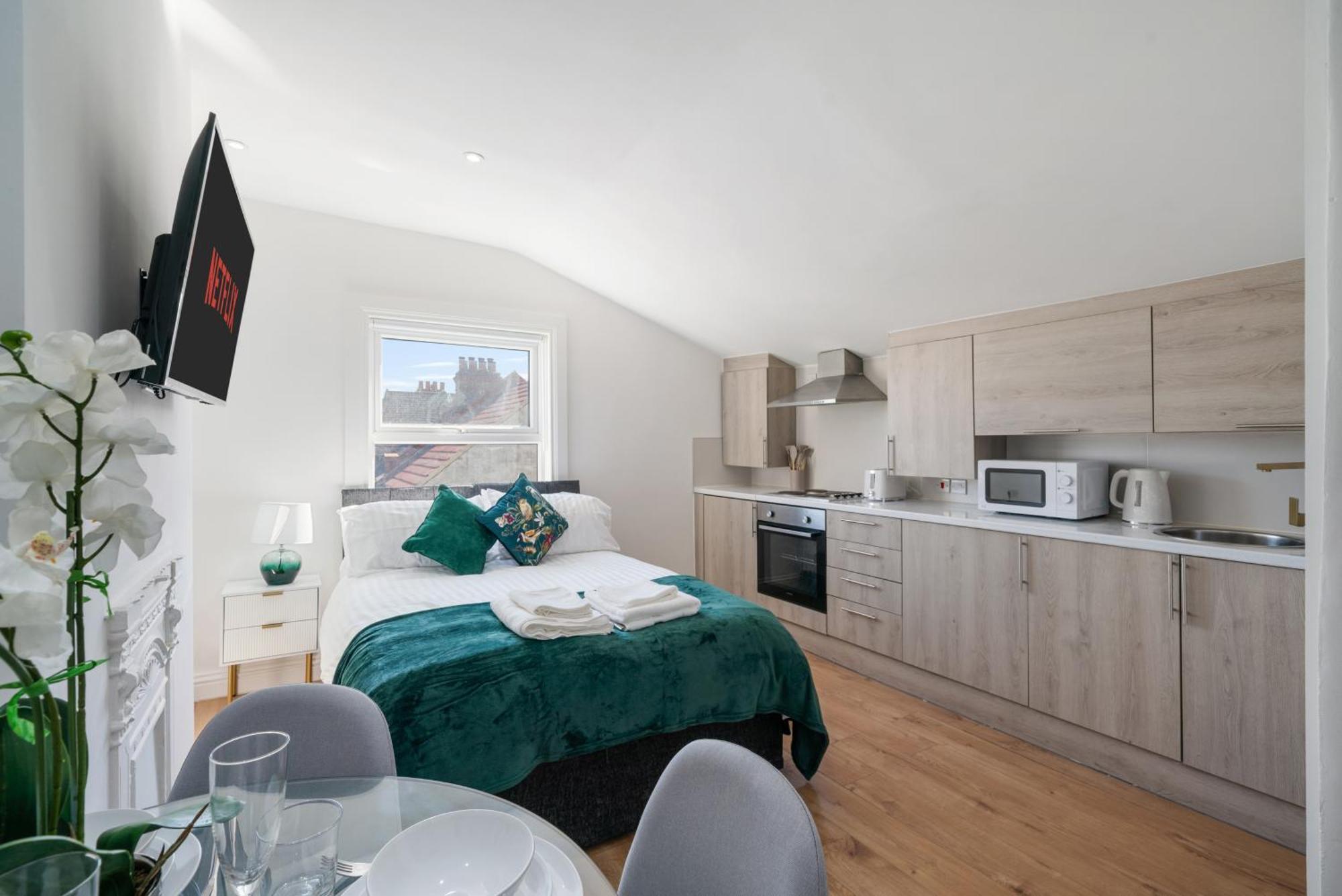 & Charming - 4 * London