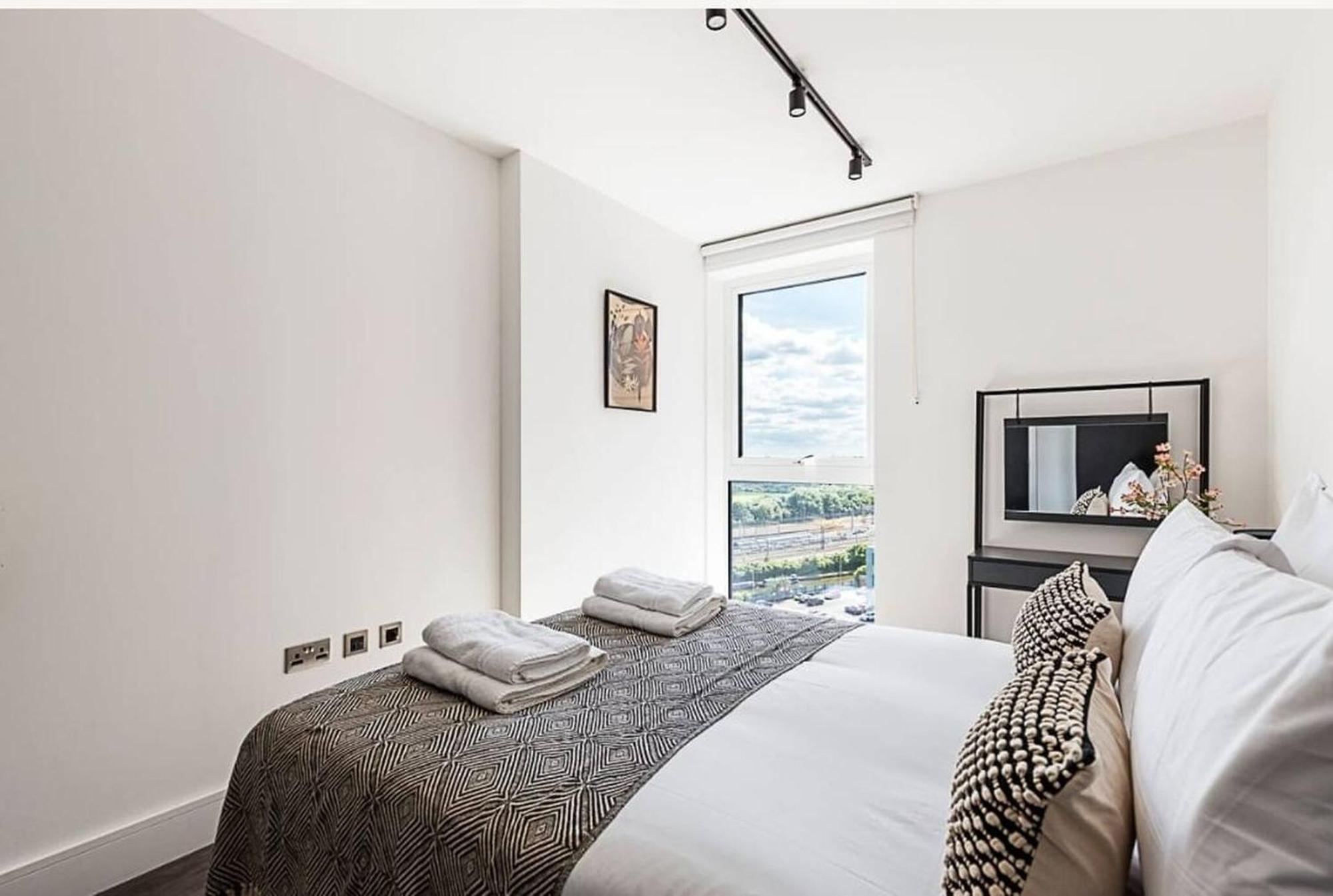 North Ken Vi - 2 Bedrooms - 2 Bathrooms - Balcony - Concierge Apartment *