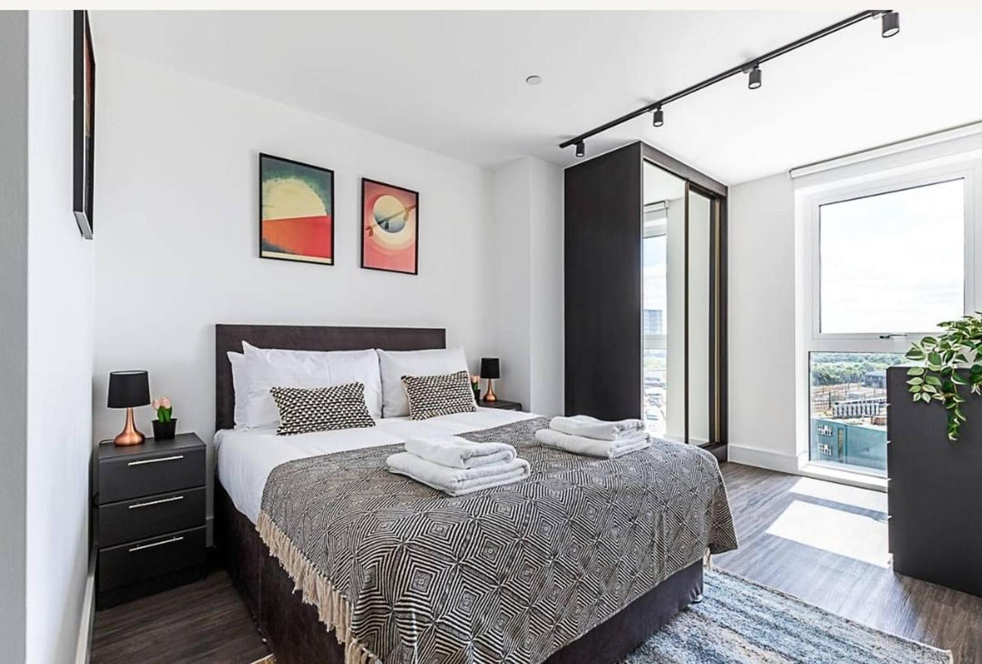 North Ken Vi - 2 Bedrooms - 2 Bathrooms - Balcony - Concierge London