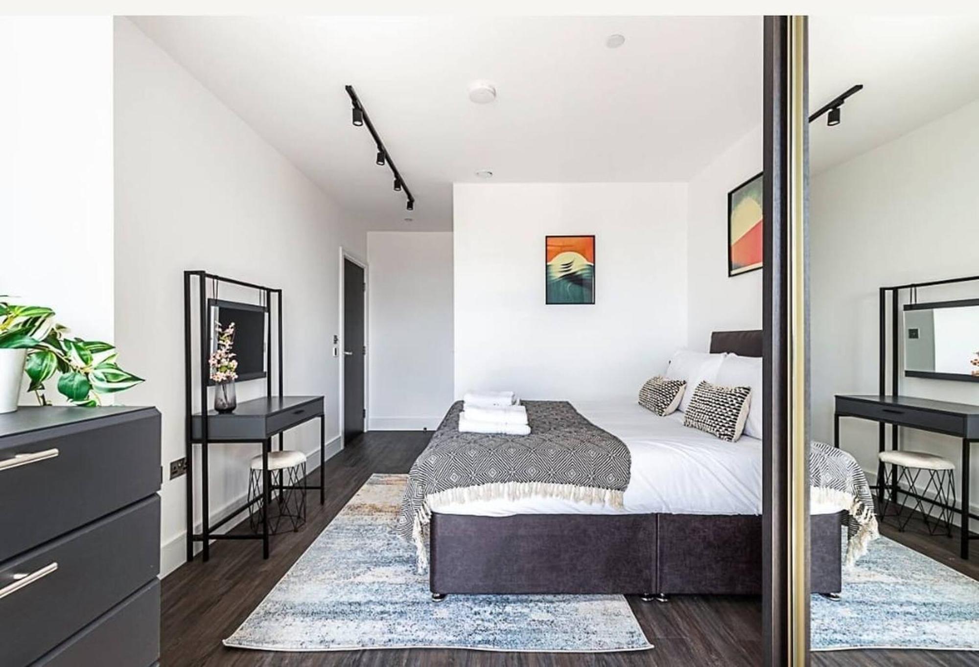 North Ken Vi - 2 Bedrooms - 2 Bathrooms - Balcony - Concierge Apartment London